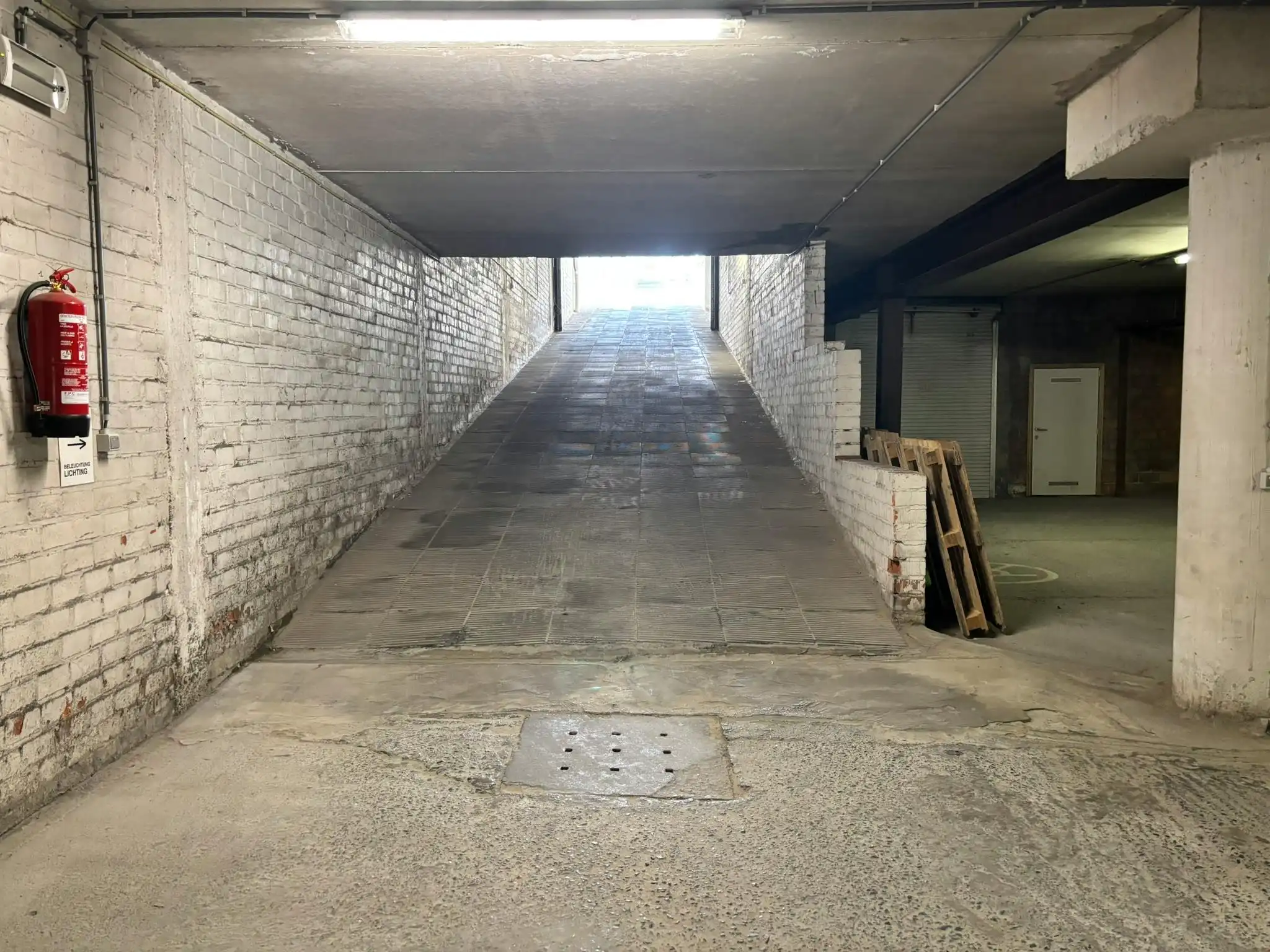 Ruime garage te koop in Koksijde foto 11