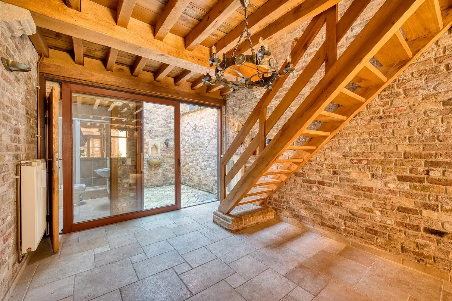 Brugge centrum, in charmante rustige straat,  NETTE KARAKTERVOLLE KNUSSE STADSWONING met patio en 2 ruime slaapkamers foto 9