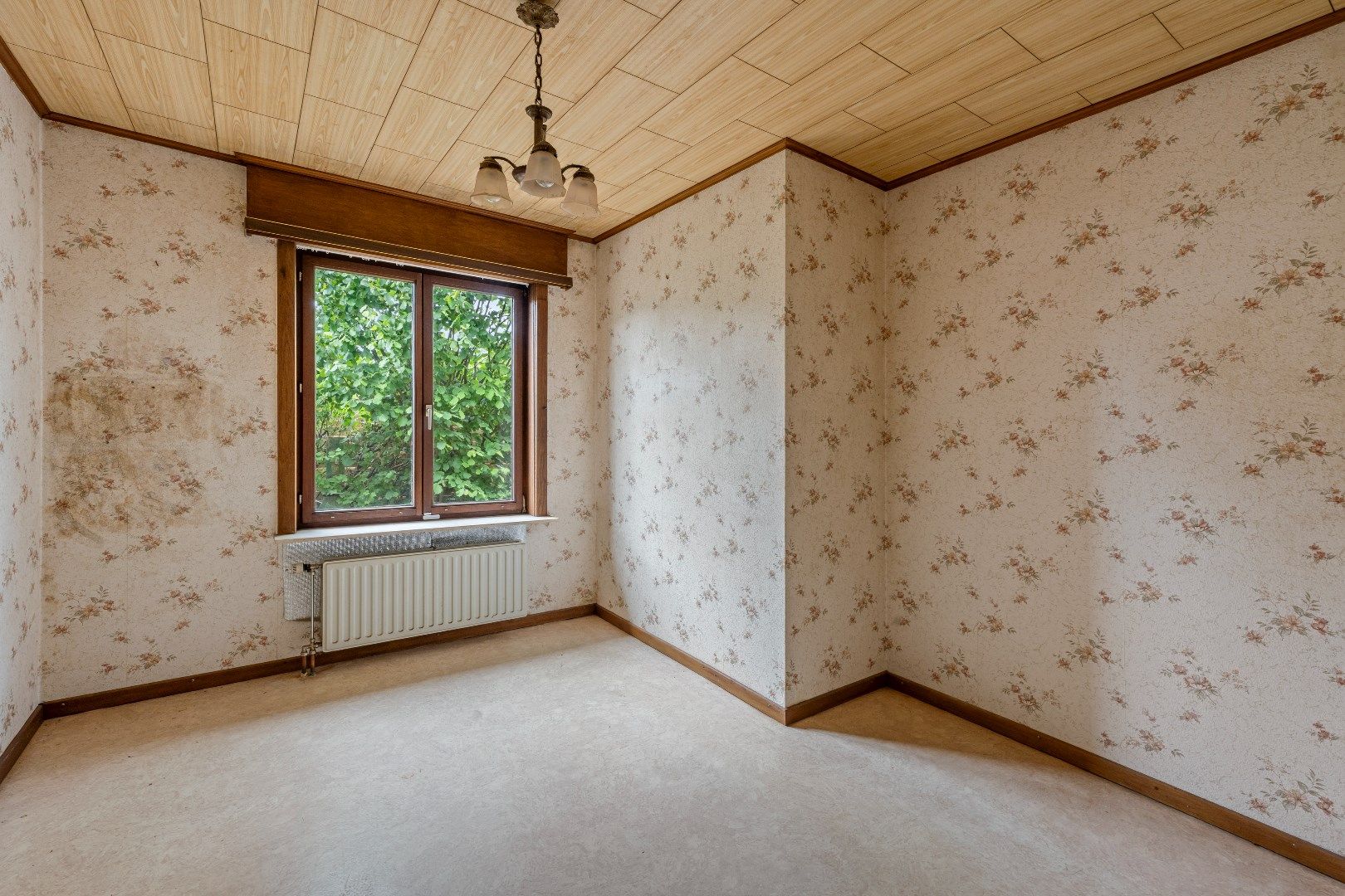 Woning met 3 slaapkamers, ruime garage en tuin op 662m². foto 9