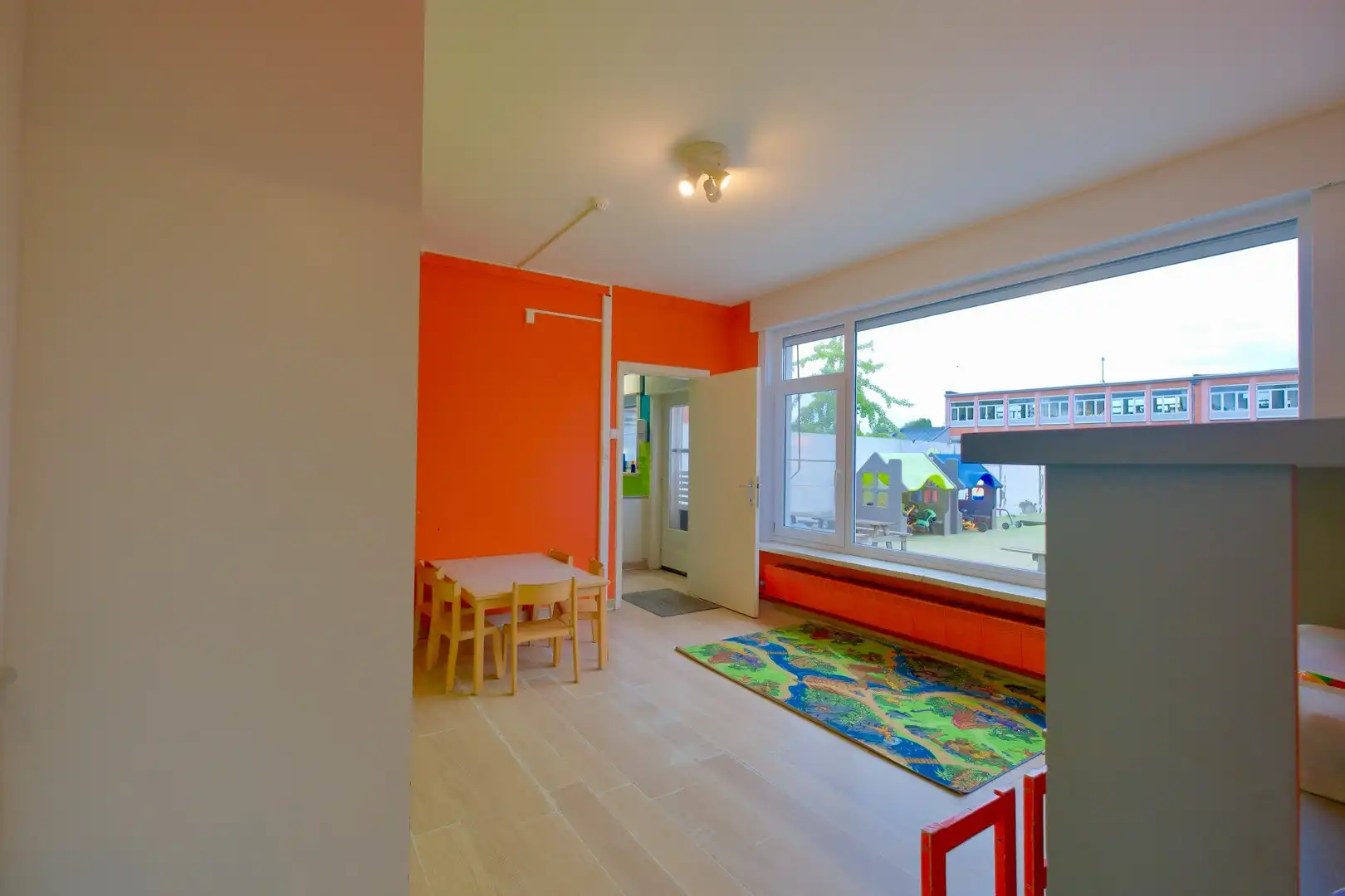 Torhout – Ruim handelspand/woning met 4 slpks en garage op 385 m² foto 9
