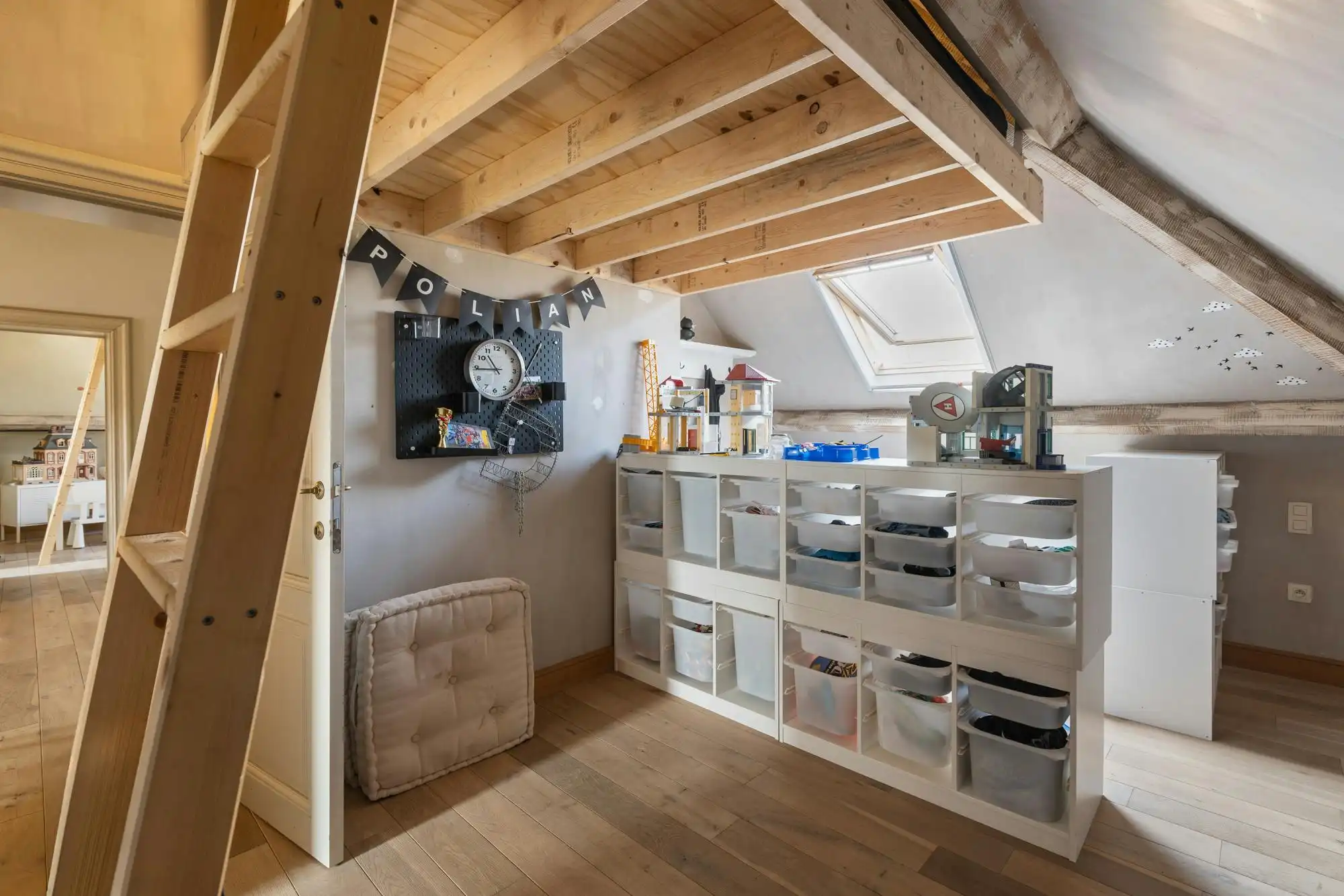 Karaktervol herenhuis met prachtige authentieke elementen te koop in Opglabbeek foto 16