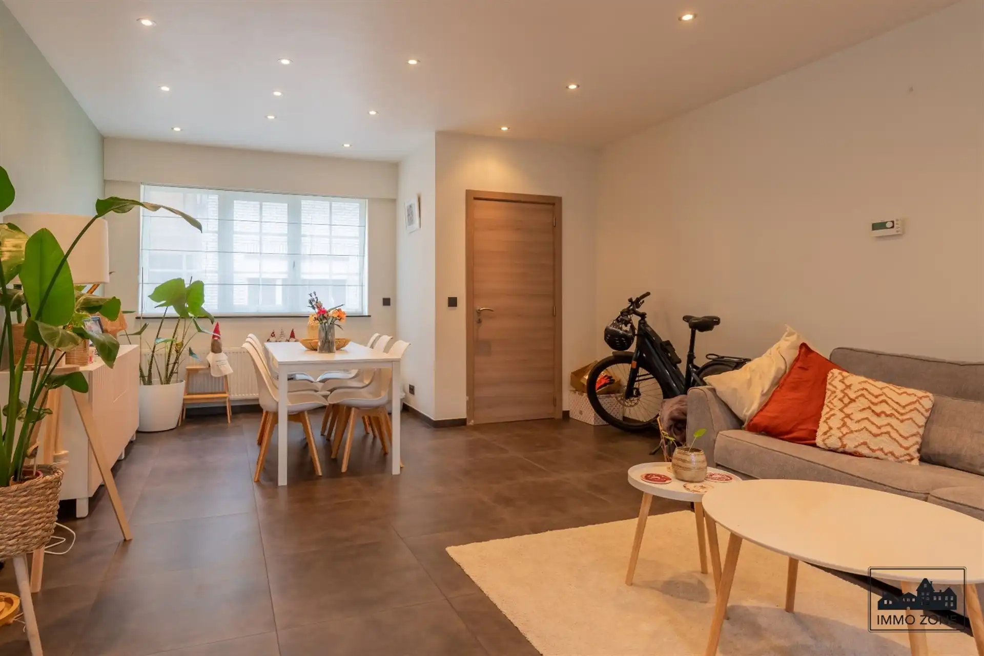 Gunstig gelegen recente 2 slaapkamerwoning met terras. foto 3