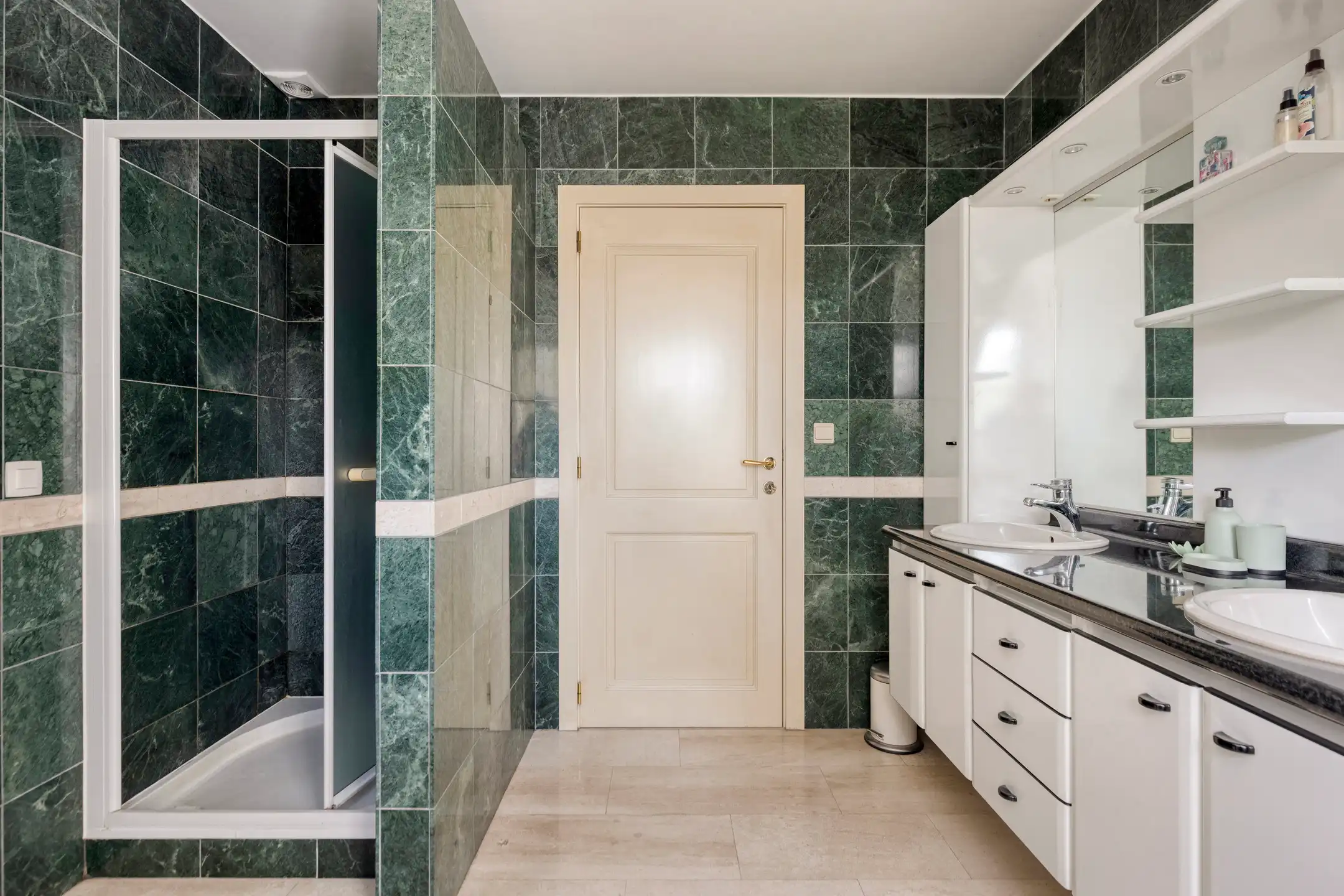 Klassevolle woning en zonnige tuin op een uitstekende ligging foto 25