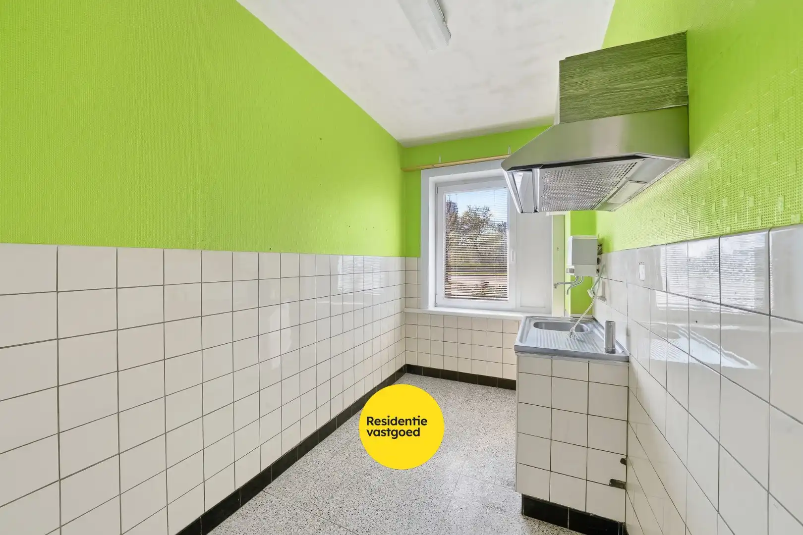 Te renoveren gelijkvloers appartement met 2 slaapkamers in Oostende foto 5