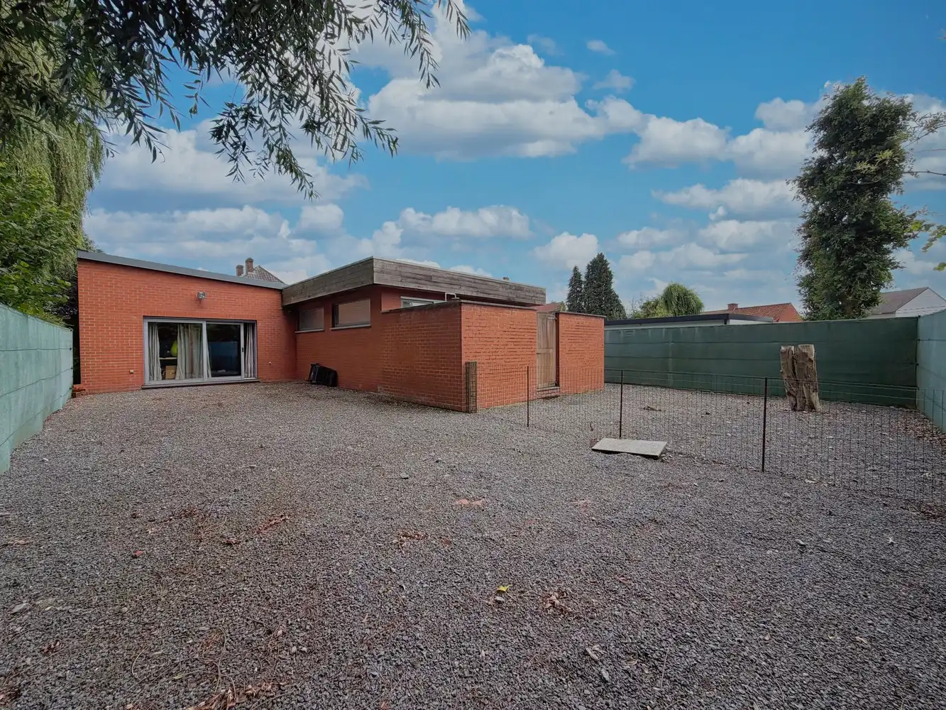 Exclusieve handelswoning (267m²) met goedgekeurde functiewijziging naar ruime gezinswoning foto {{pictureIndex}}