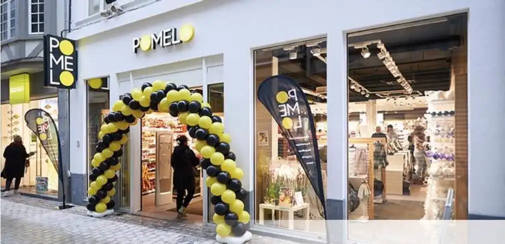 COMMERCIEEL GEBOUW CENTRUM LUIK foto {{pictureIndex}}