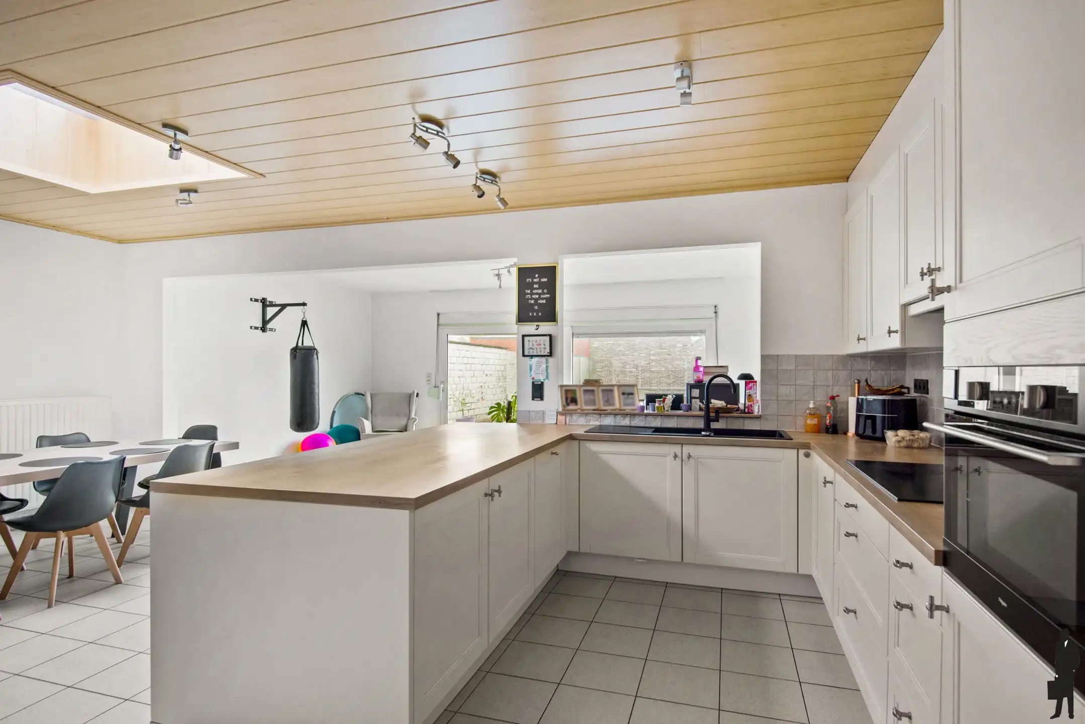 Welgelegen riante instapklare woning met 4 slaapkamers foto 14