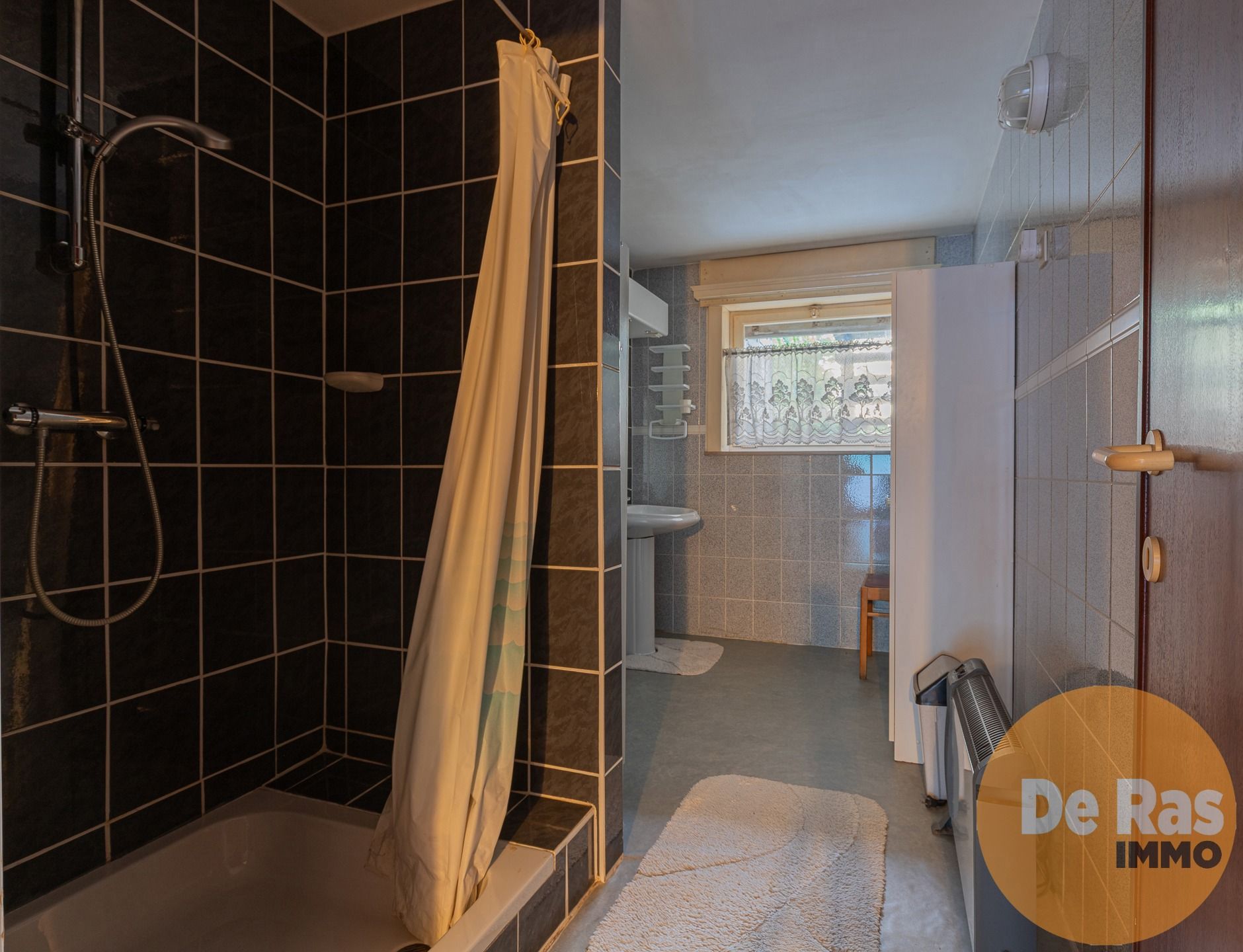 AALST -Te renoveren woning met 3 slaapkamers vlakbij centrum foto 4