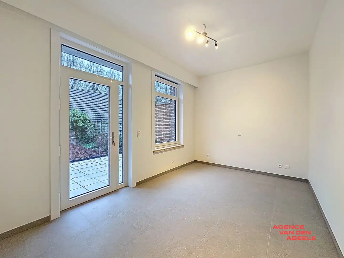 Gerenoveerd gelijkvloers appartement met tuin en garage foto 7