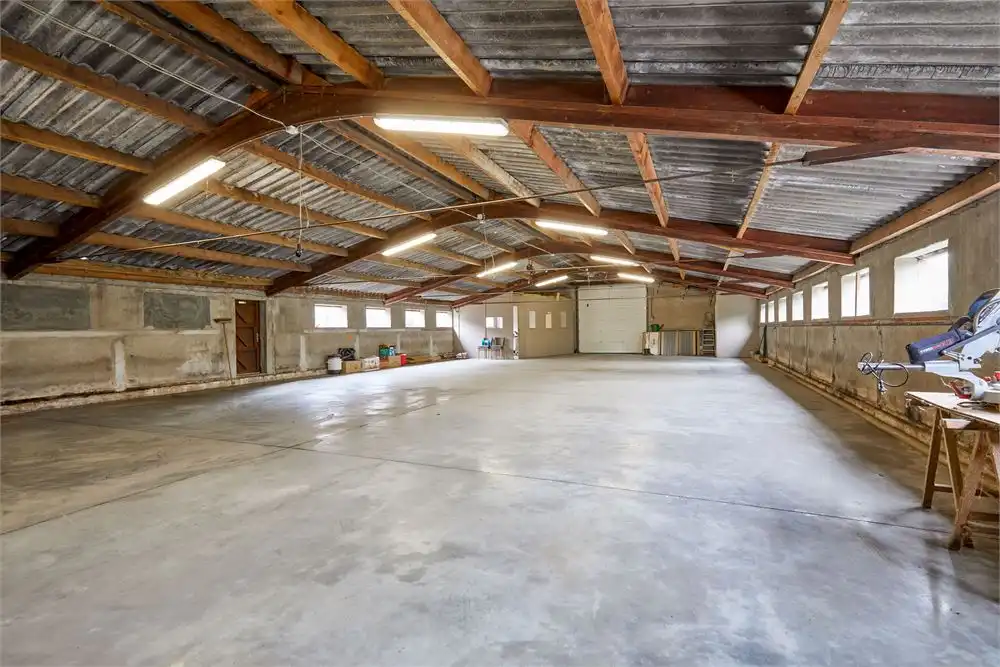 Villa met 2 loodsen (300m² / 150m²) op ca.1850m² foto 26