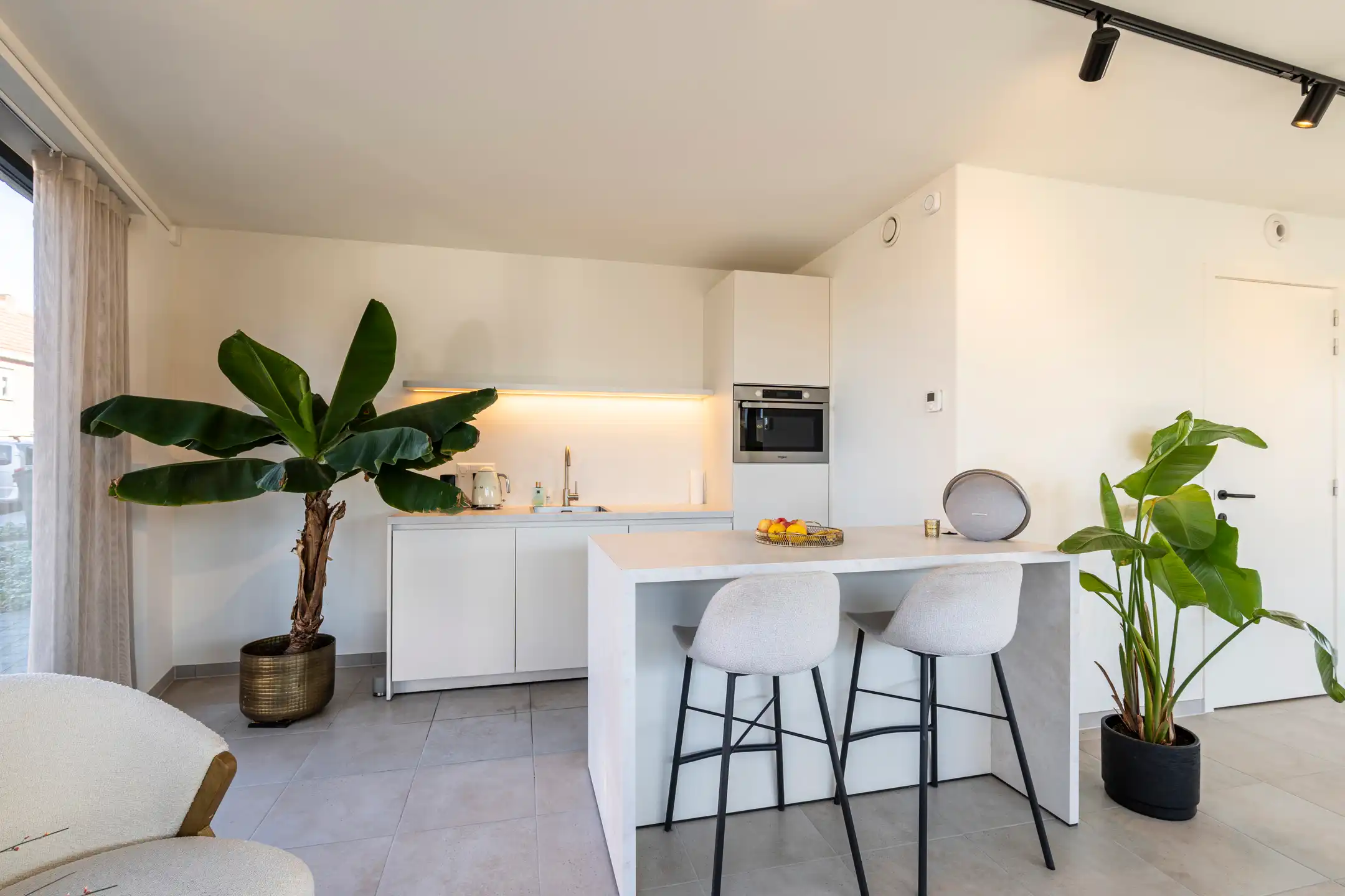 Handelsruimte van ca 60 m² met parking en tuin in Poppel. foto 3