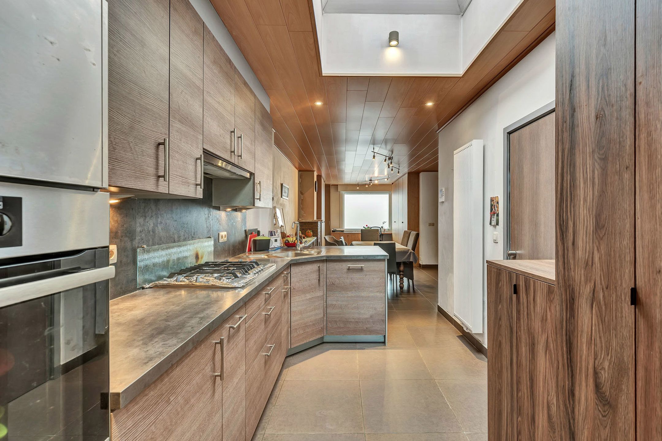 Instapklare gesloten woning met achteruitweg en garage  foto 6