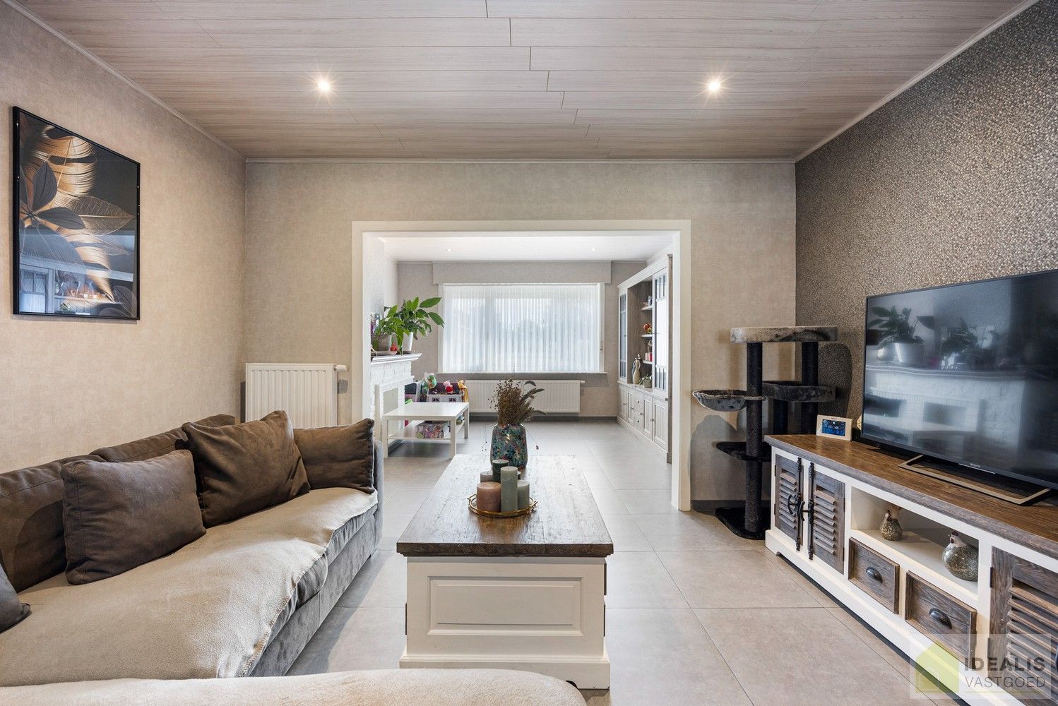 IDEALIS VASTGOED – RECENT GERENOVEERDE WONING (2021) OP EEN PERCEEL VAN MAAR LIEFST 8A92CA OP EEN ZEER GUNSTIGE LOCATIE! Deze ruime woning met een netto bewoonbare oppervlakte van +- 170m² bevindt zich langs de Paalseweg in Hulst, deelgemeente van Tessenderlo-Ham. Naast de perfecte ligging is het een prachtig afgewerkte woning met een royale leefruimte, zeer ruime open keuken, 3 slaapkamers en badkamer. Een uniek aanbod voor wie op zoek is naar een volledig gerenoveerde instapklare woning. foto 5
