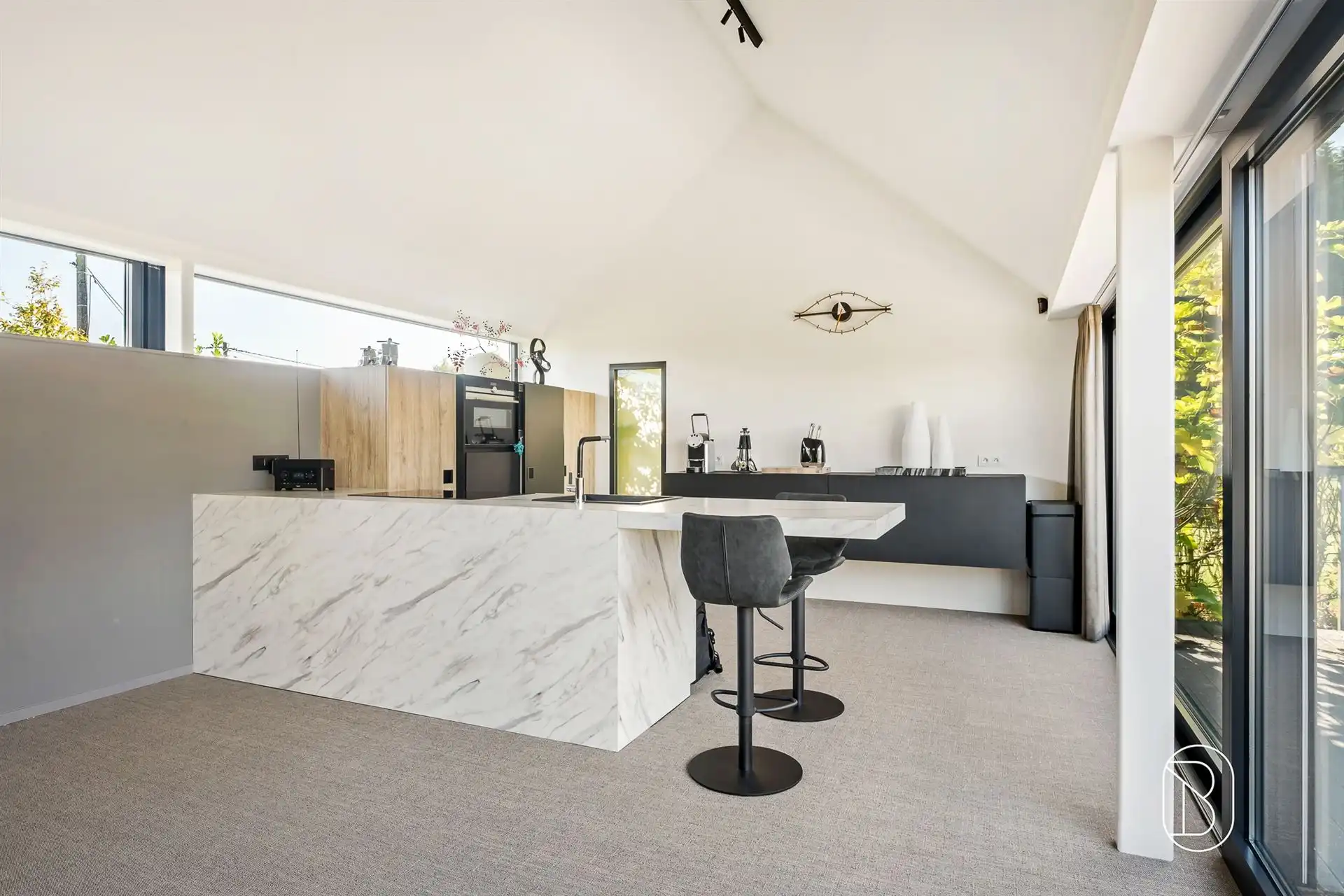 Rustig gelegen villa met 4 slpk en prachtig aangelegde tuin foto 14