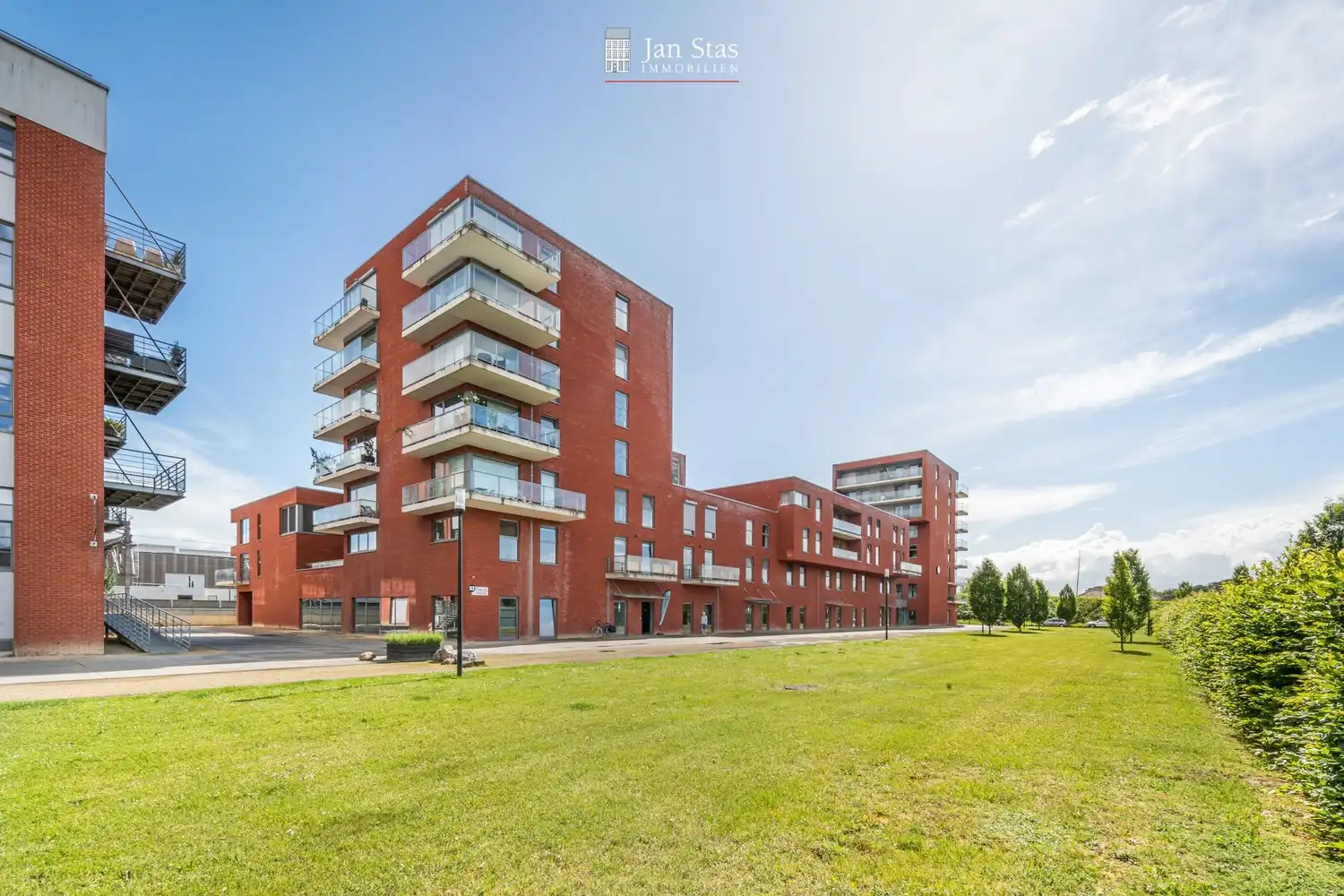 Modern en energiezuinig(A-label) appartement met 2 slaapkamers, een terras, een autostaanplaats en een kelder te Herent! foto {{pictureIndex}}