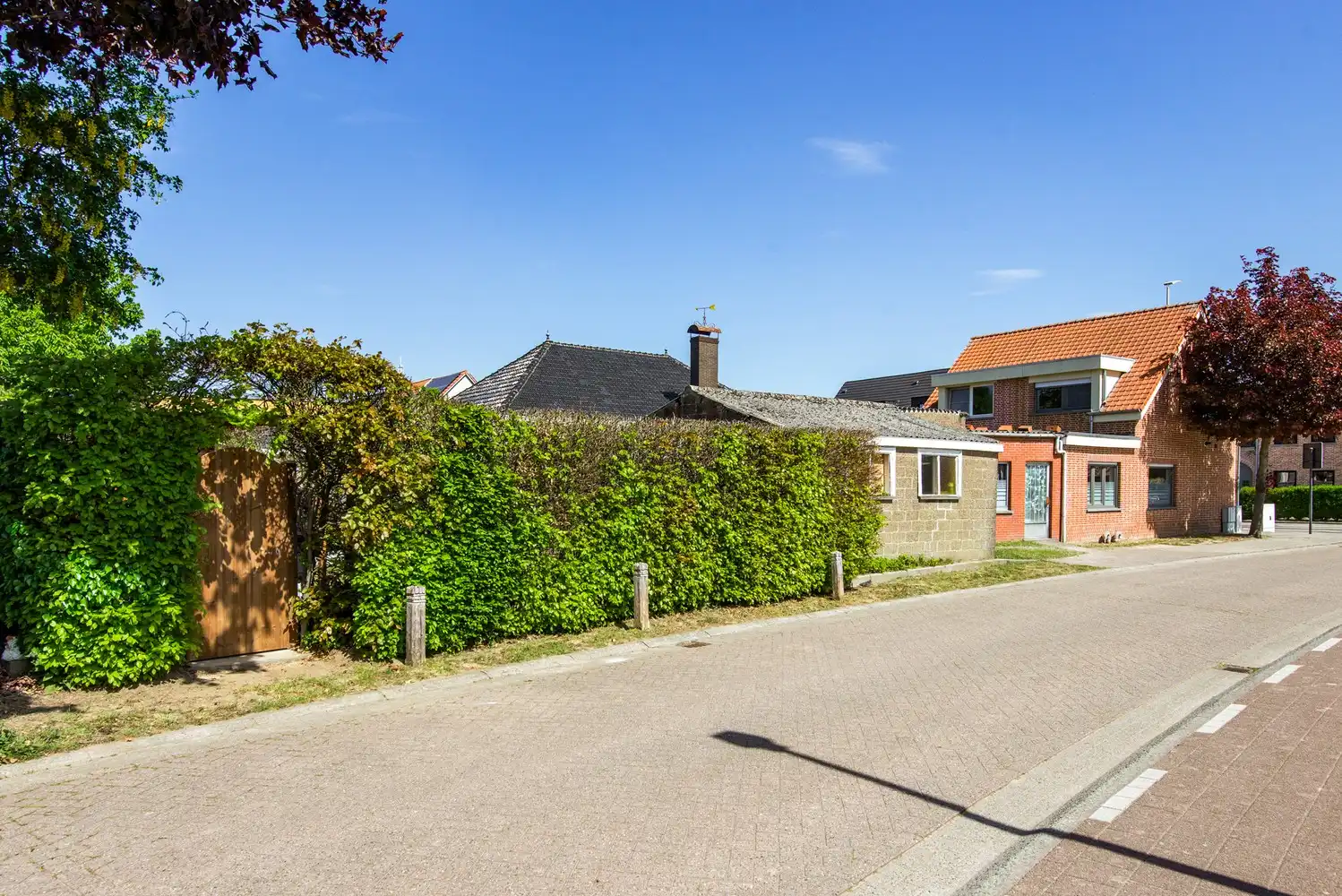 Grotendeels gerenoveerde woning op leuke locatie in Broechem! foto 16