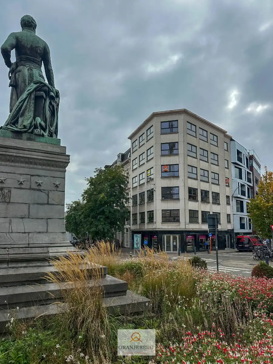 Instapklaar hoekkantoor met 5 ruimtes aan François Laurentplein foto 20