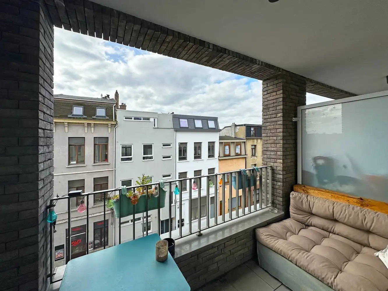 Appartement met 2 slaapkamers en terras te Antwerpen! foto 3