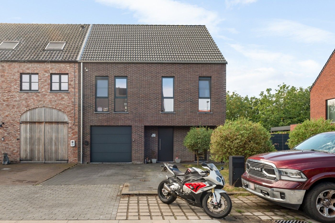 Moderne, energiezuinige HOB met 4 slpk., inpandige garage en tuin foto {{pictureIndex}}