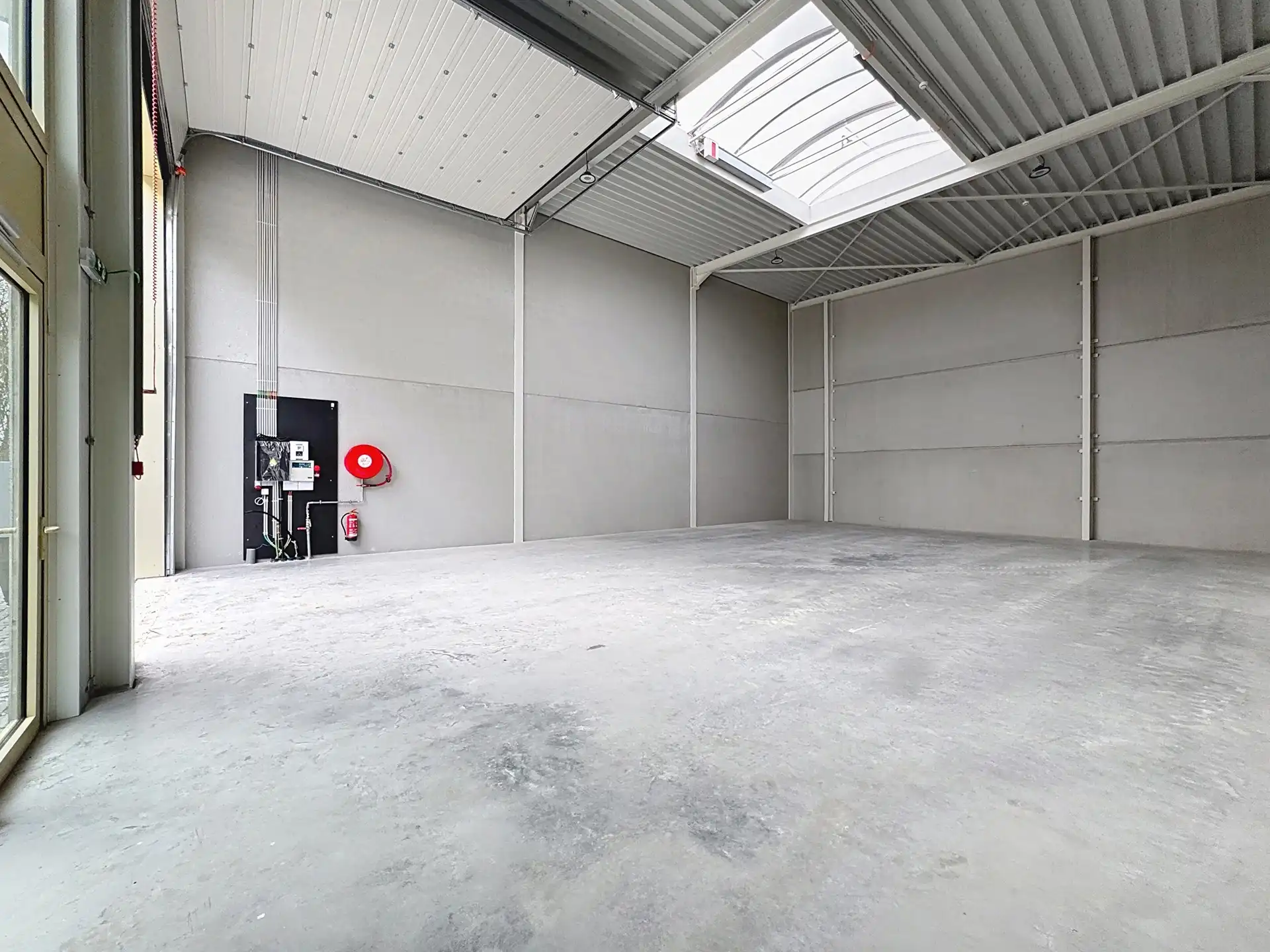 Nieuw magazijn van ±155 m² te huur – Strategische ligging foto 15