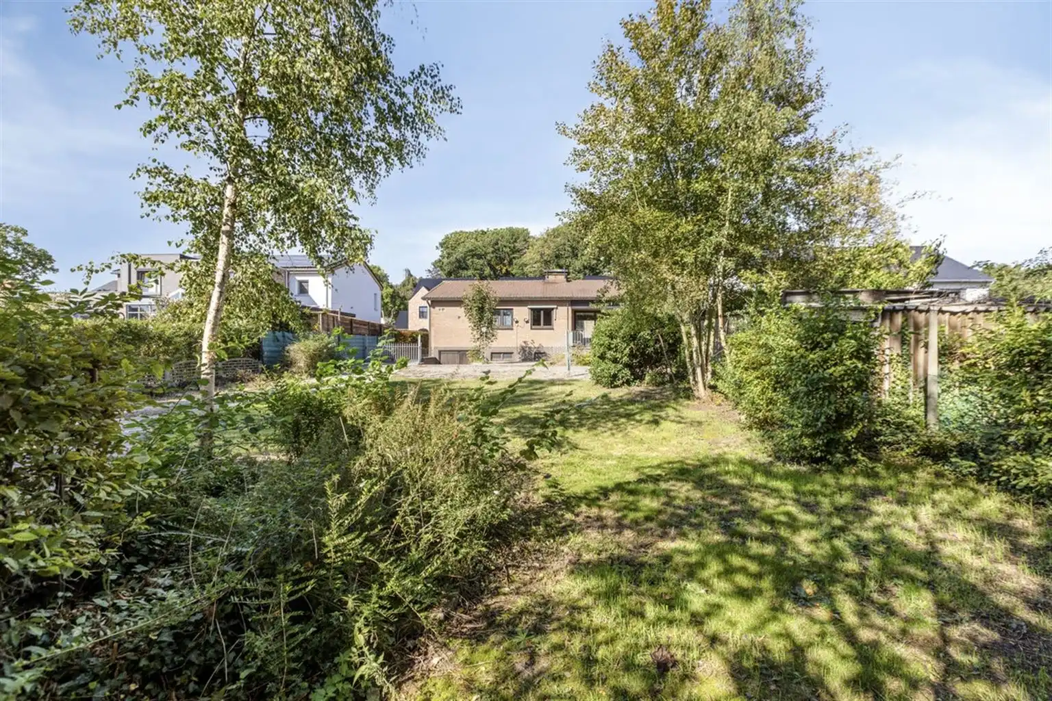 Vrijstaande woning met 3 slaapkamers, ruime tuin en garages op een riant perceel van 9a18ca, rustig gelegen nabij het centrum van Maaseik.  foto 26