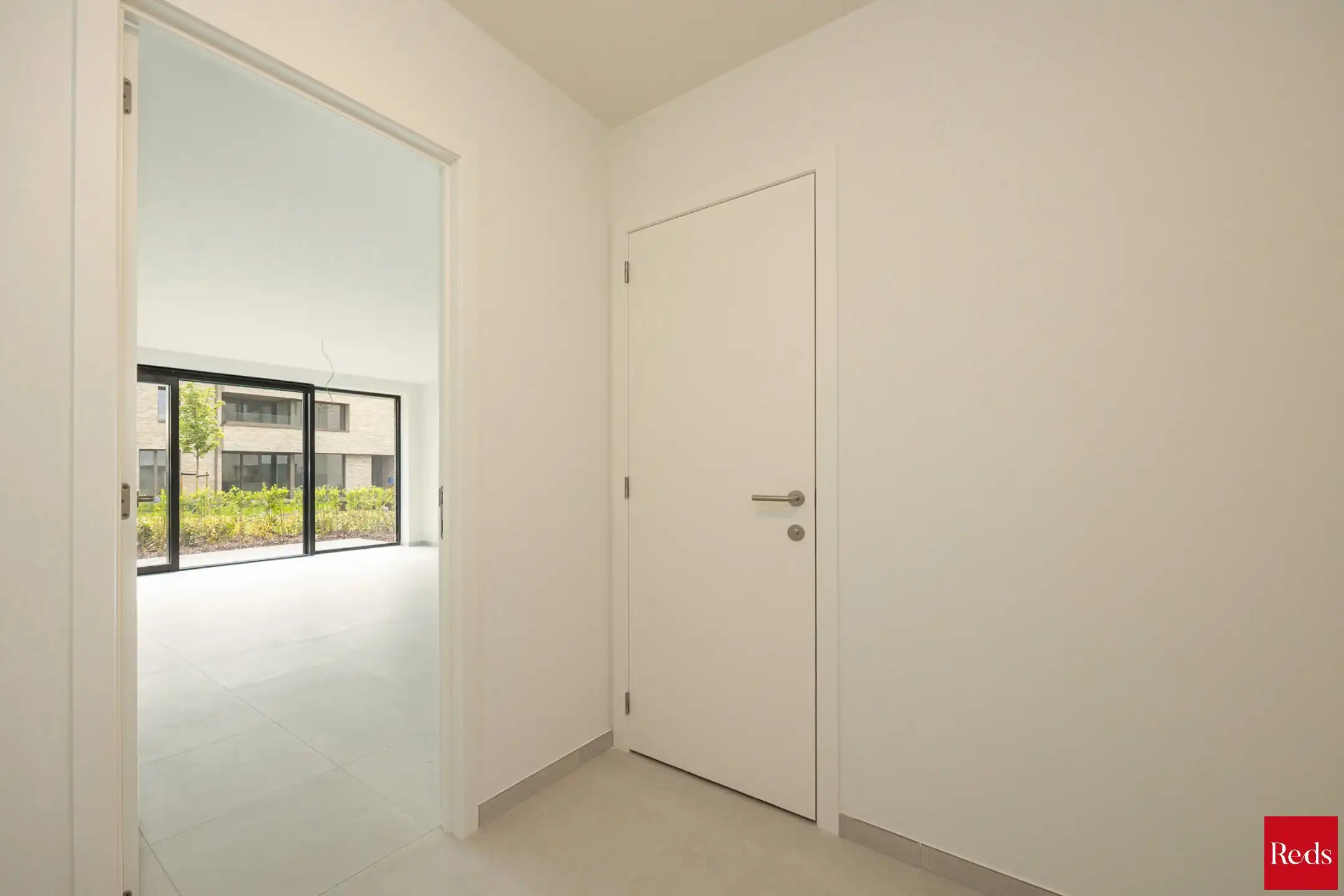 Nieuw gelijkvloers appartement met 2 slaapkamers te huur foto 2