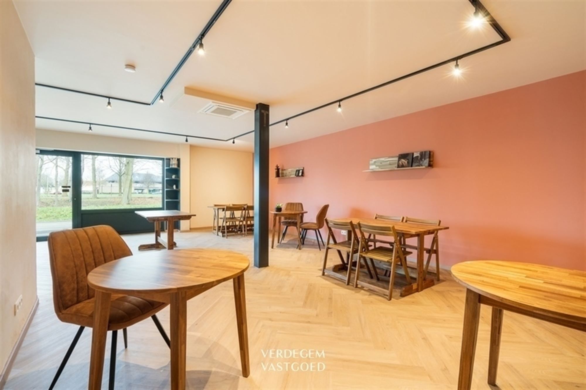 Wonen en werken op een unieke locatie: handelsgelijkvloers met appartement en tuin foto 3