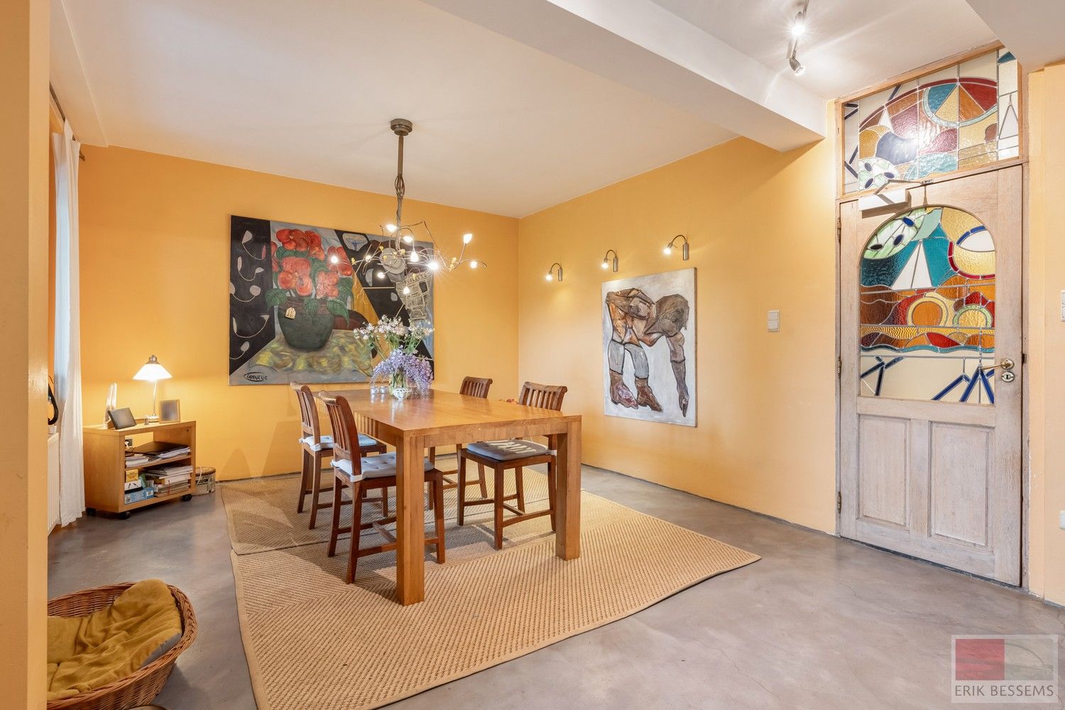 Karaktervolle woning uit 1980 bevindt zich op een perceel van maar liefst 1.399 m² en biedt een bewoonbare oppervlakte van 278 m² foto 12