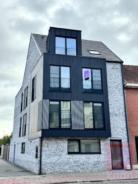 Recent luxeappartement (2021), 2 slpks, zonneterras, lift en carport – centrum Geel foto {{pictureIndex}}