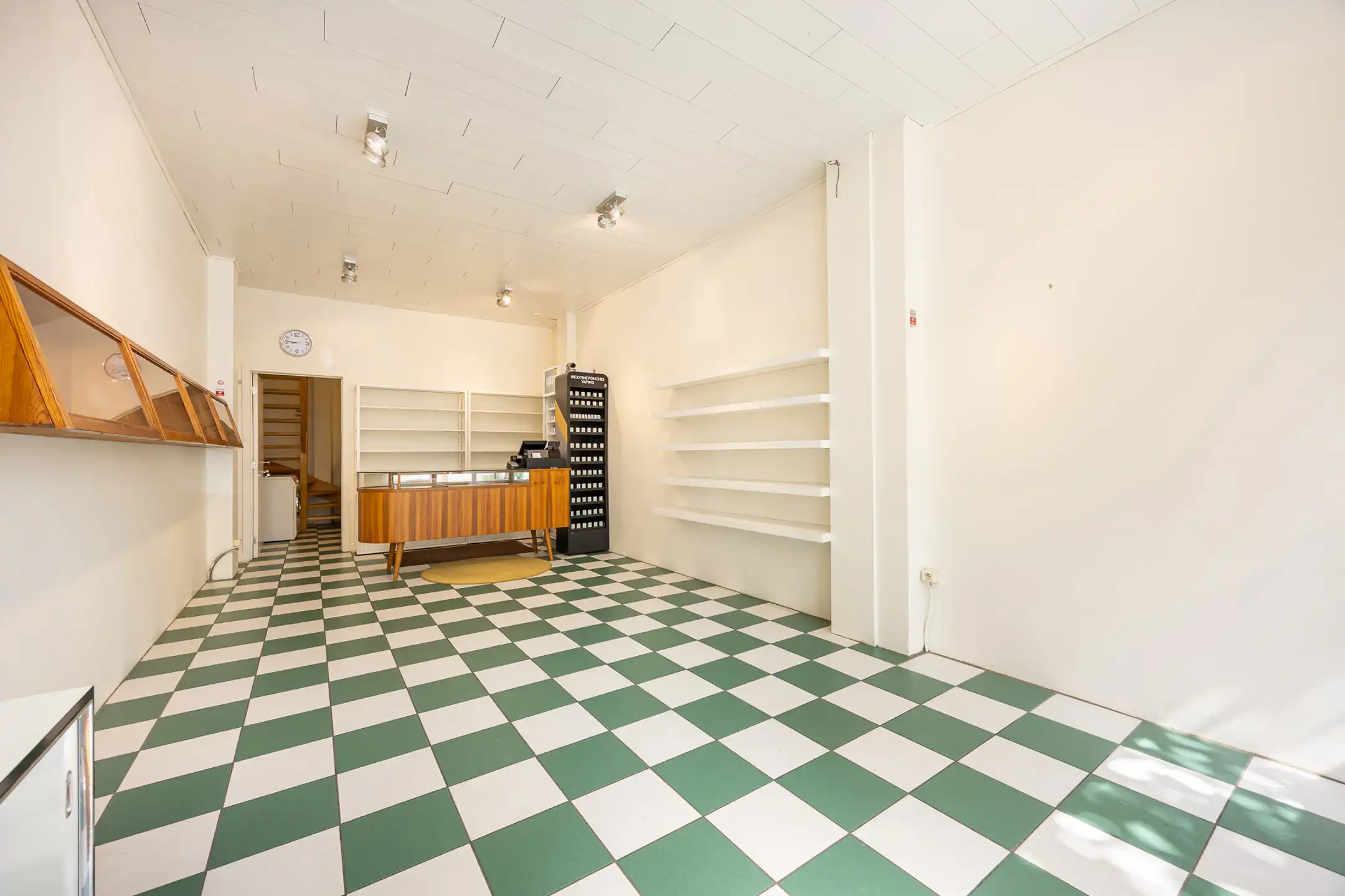 Handelsruimte met instapklaar duplex app nabij Grote Markt. foto 5