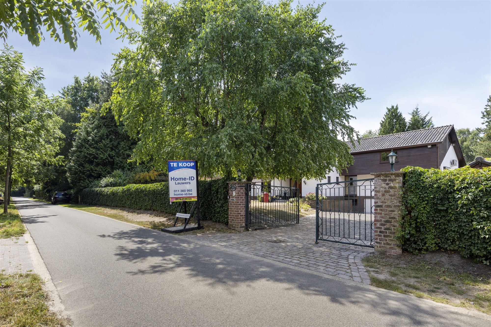 Charmante villa in rustige villawijk nabij NL-grens foto 2