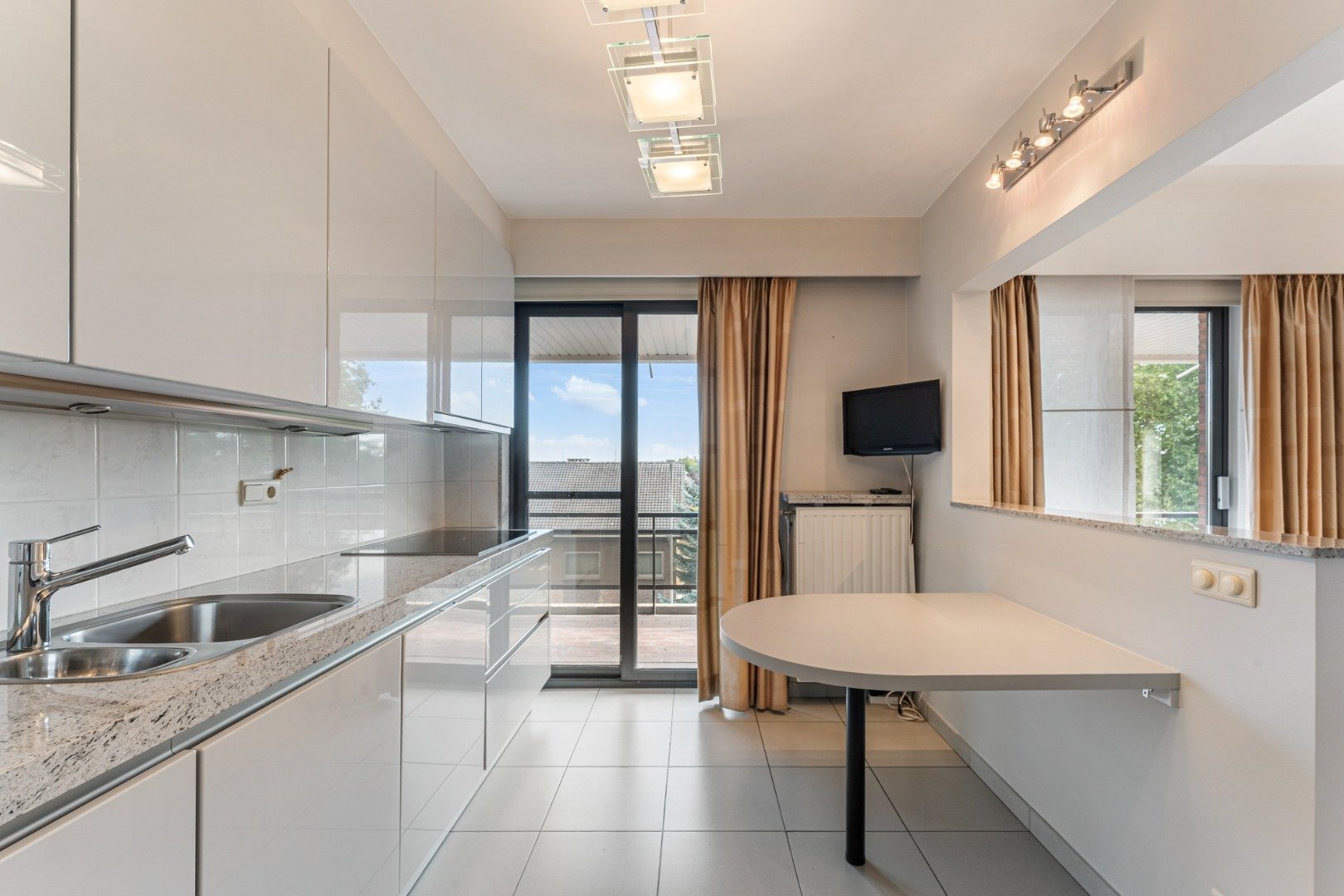 2 slpk appartement, 126 m², terras, autostaanplaats, kelderberging foto 7
