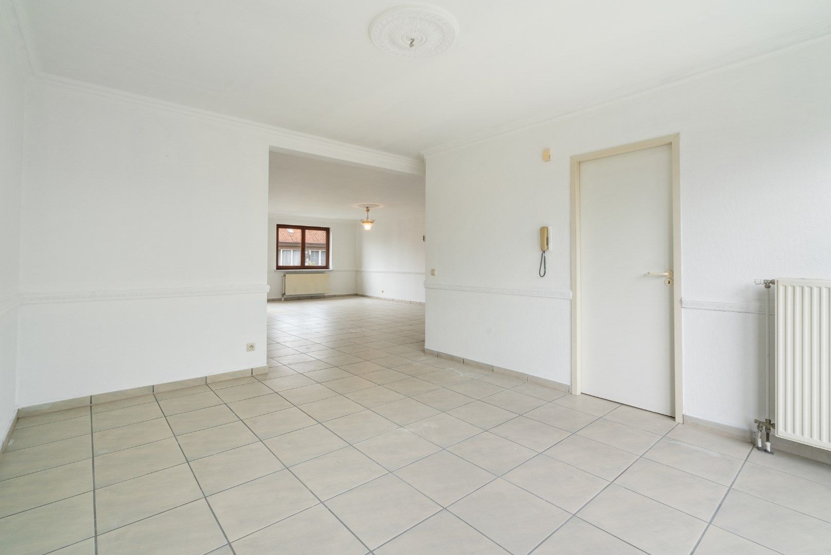 Ruim appartement met grote zolderruimte foto 4