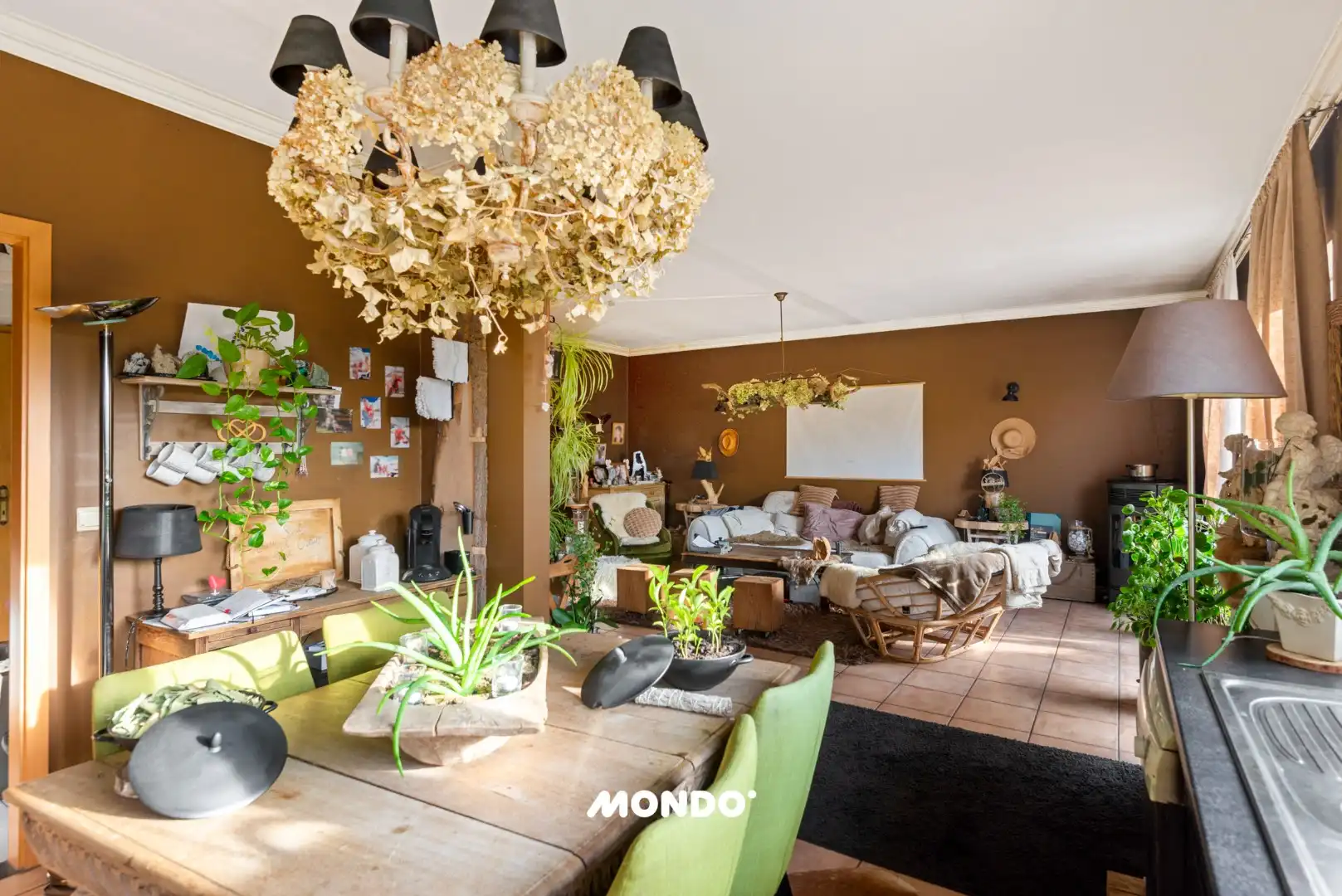 Ruime gezinswoning 4 slaapkamers met tuin, vijver en garage foto 5