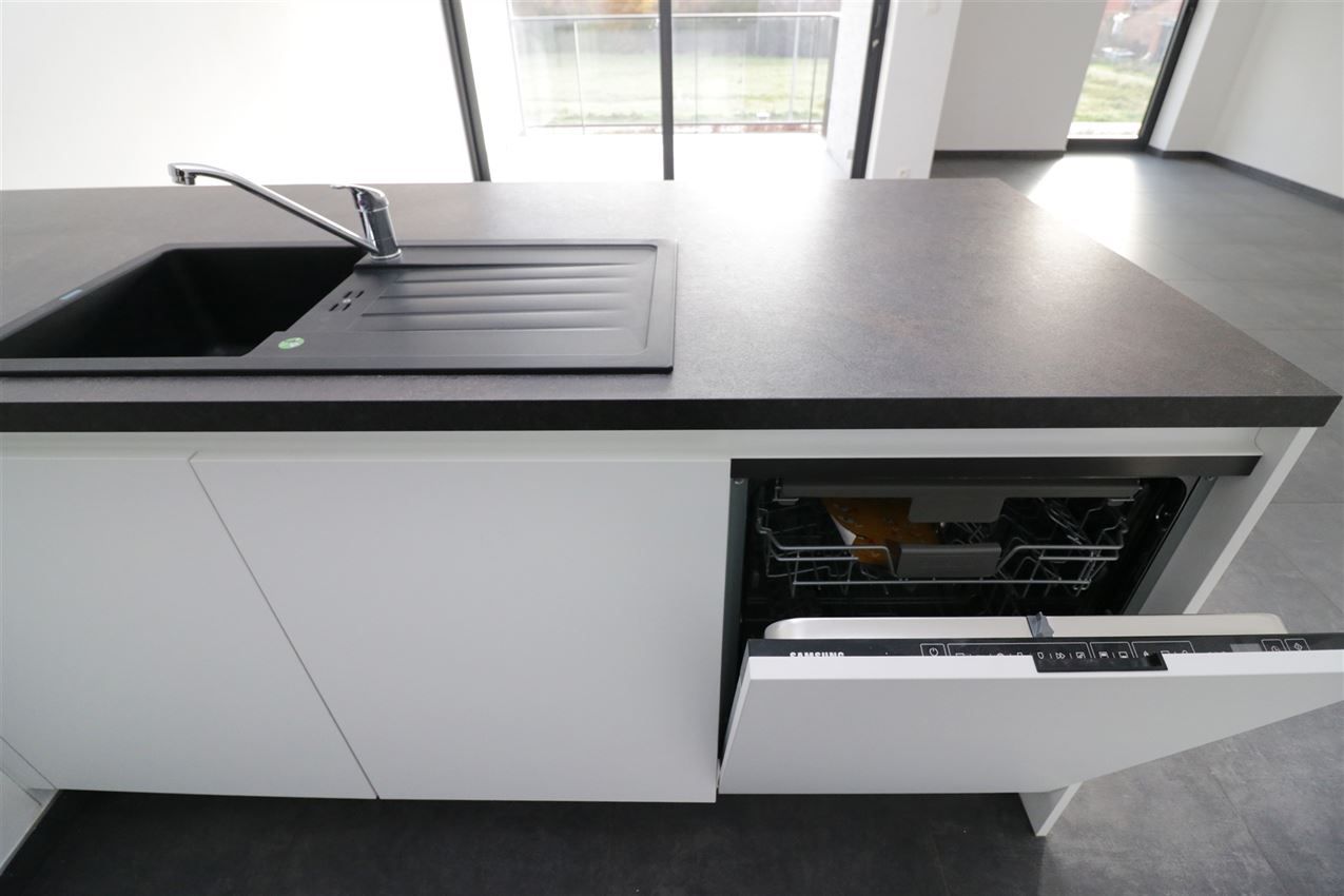 Zonnig appartement, zuidterras, twee slpk, autostaanplaats op gunstige locatie foto 6