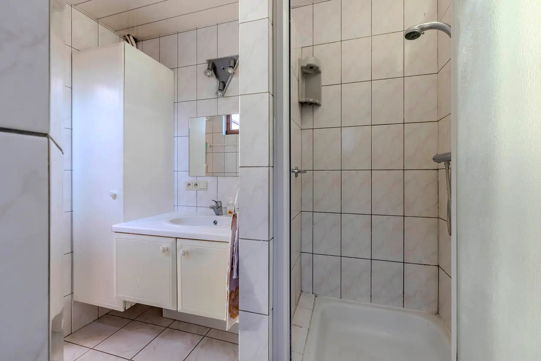 Te renoveren woning met 3 slpk, inpandige garage en tuin foto 13