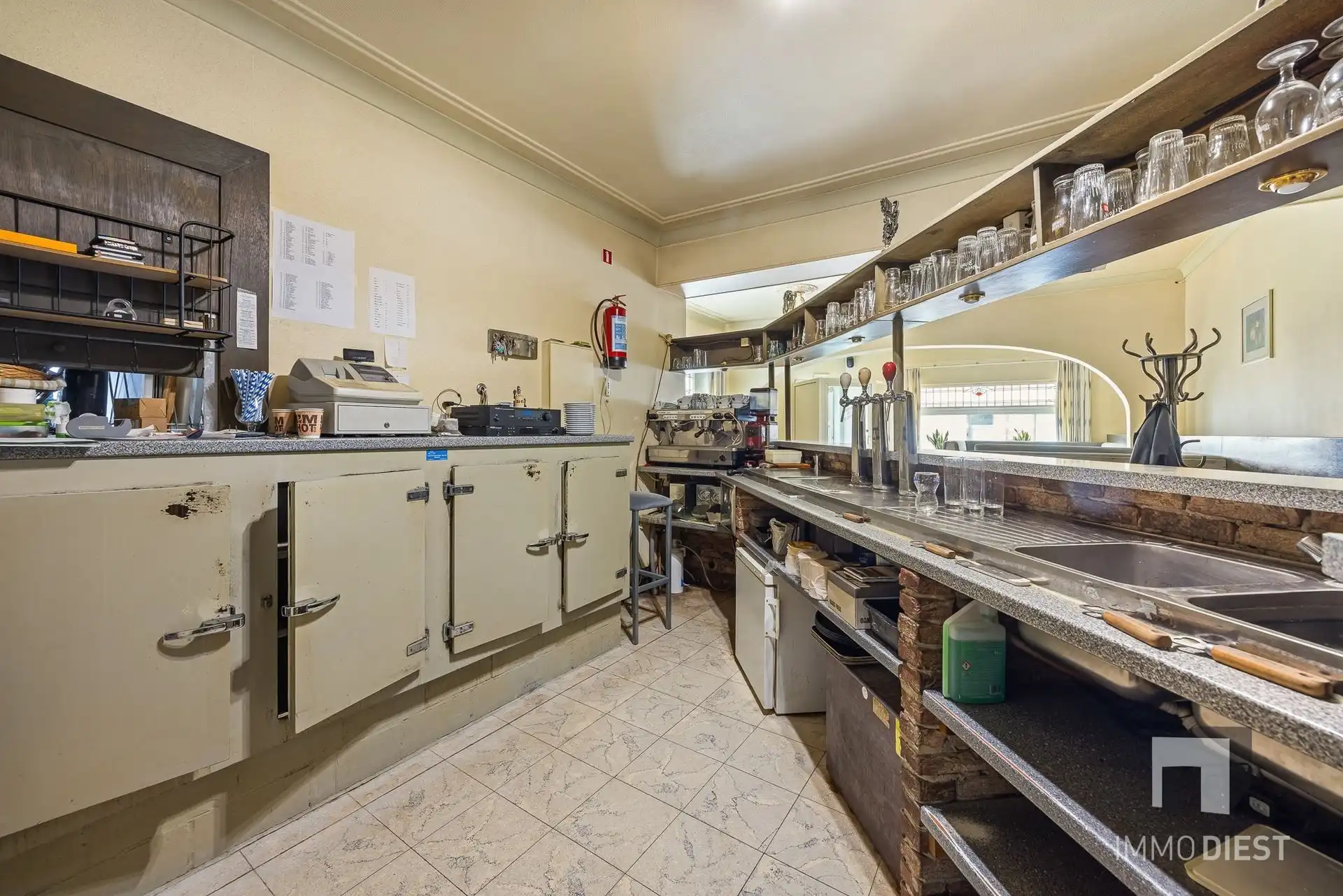 Vroegere café met woning met 4 ruime slaapkamers foto 8