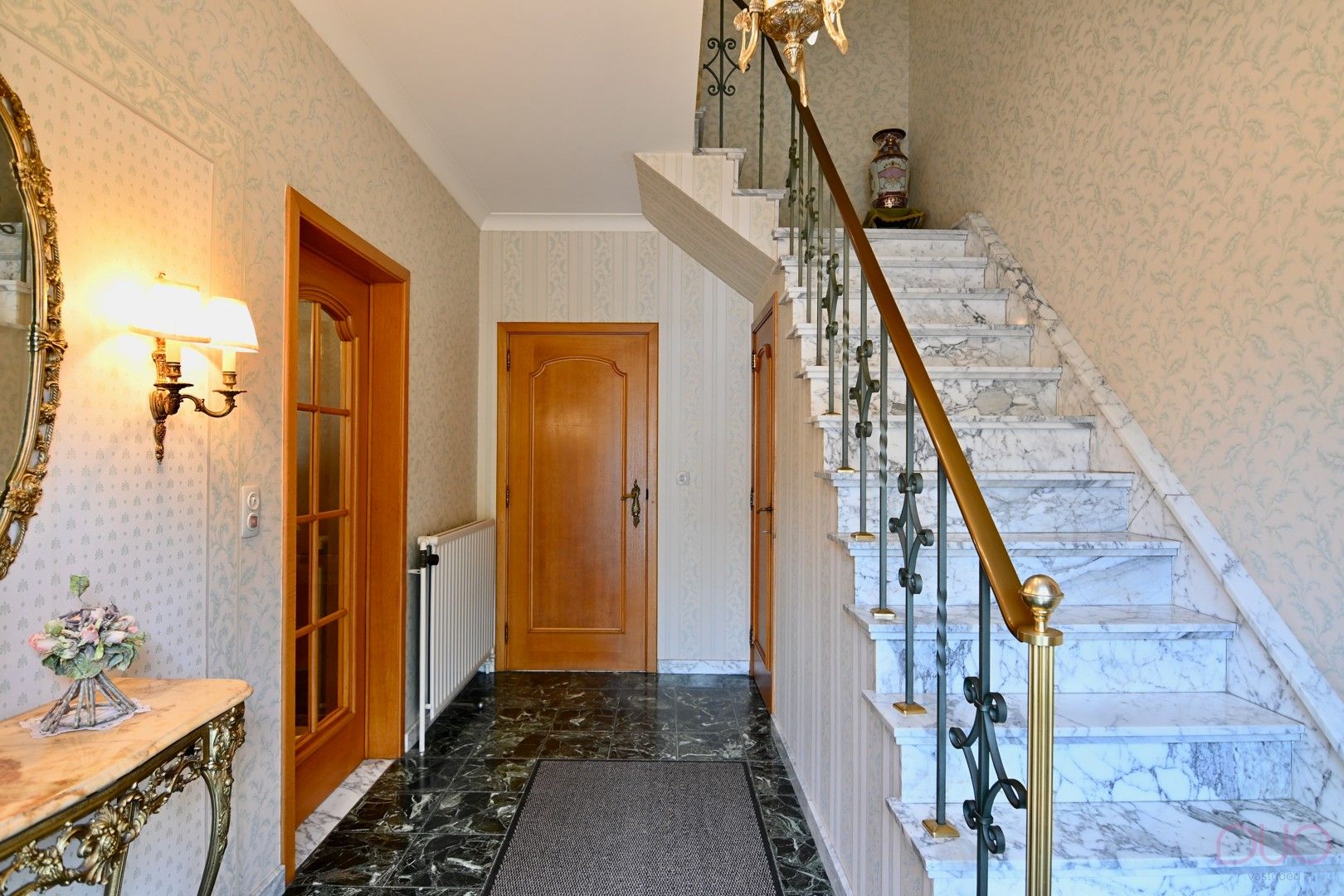 Charmante halfopen gezinswoning nabij het centrum van Sint-Truiden met 2 garages foto 3