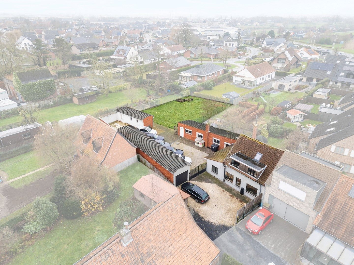 Hoofdfoto van de publicatie: Grote woning op 1218 m² met opslagruimte van 100 m² 