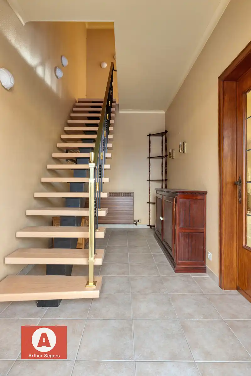 Gezinswoning mét karaktergevel & garage pal bij het centrum. foto 5