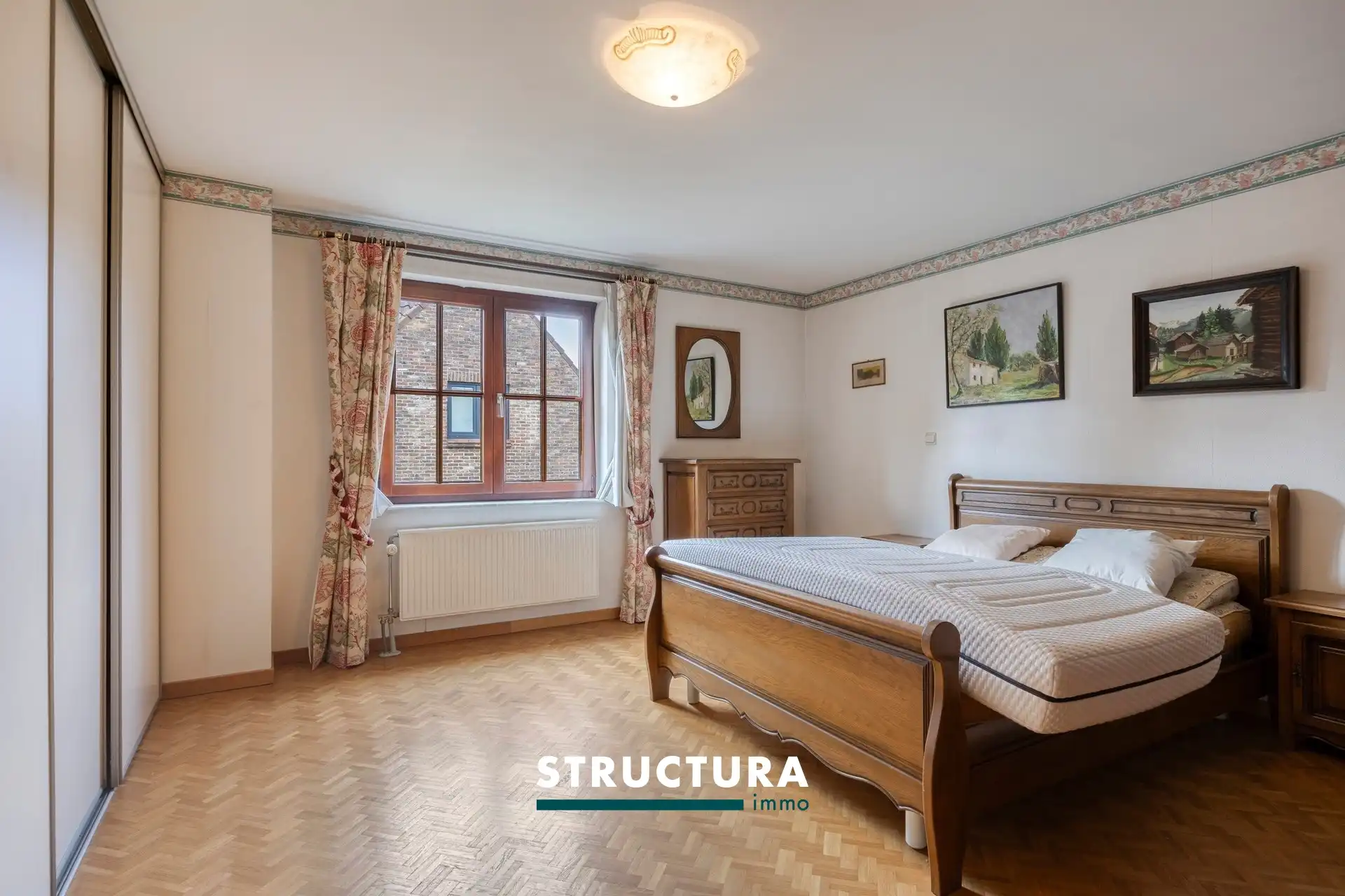 Karaktervolle en ruime villa met 4 slaapkamers en twee badkamers met sterke bouwkwaliteit op een uitstekende locatie foto 20