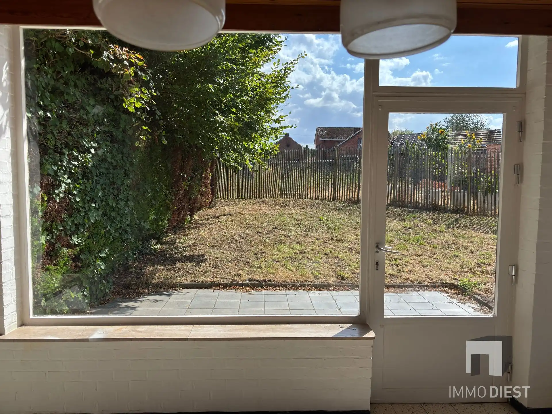 Ruime betaalbare woning met veranda en bijgebouw foto 4