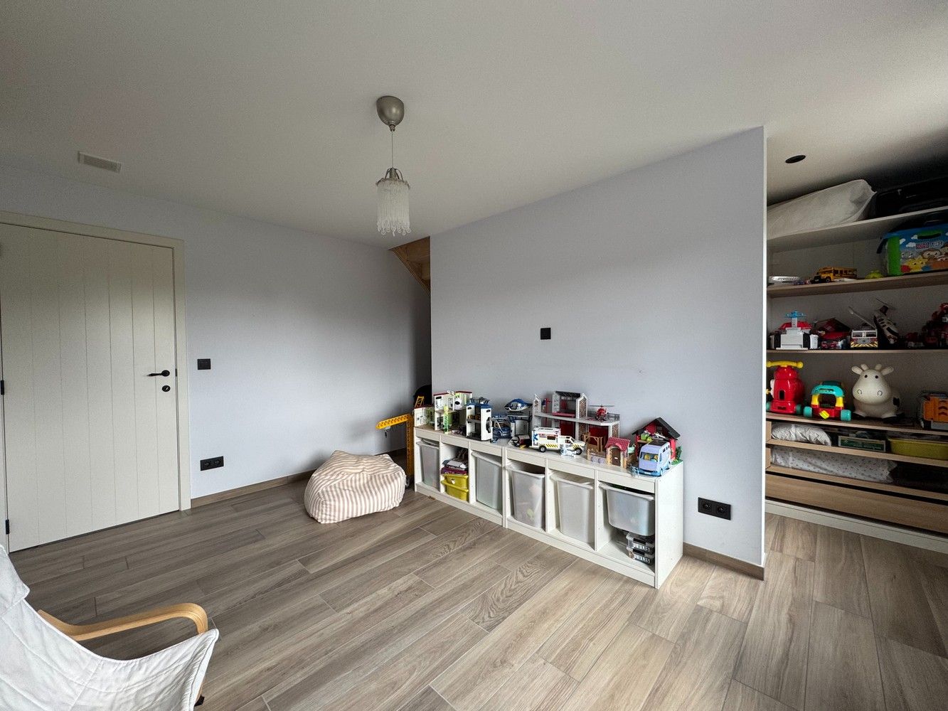 Prachtige energieneutrale woning met 4 slpks en aangelegde tuin foto 14