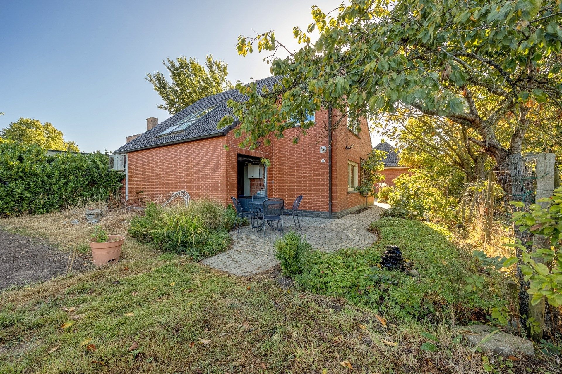Landelijk gelegen open bebouwing met bijgebouw & grote tuin foto 24