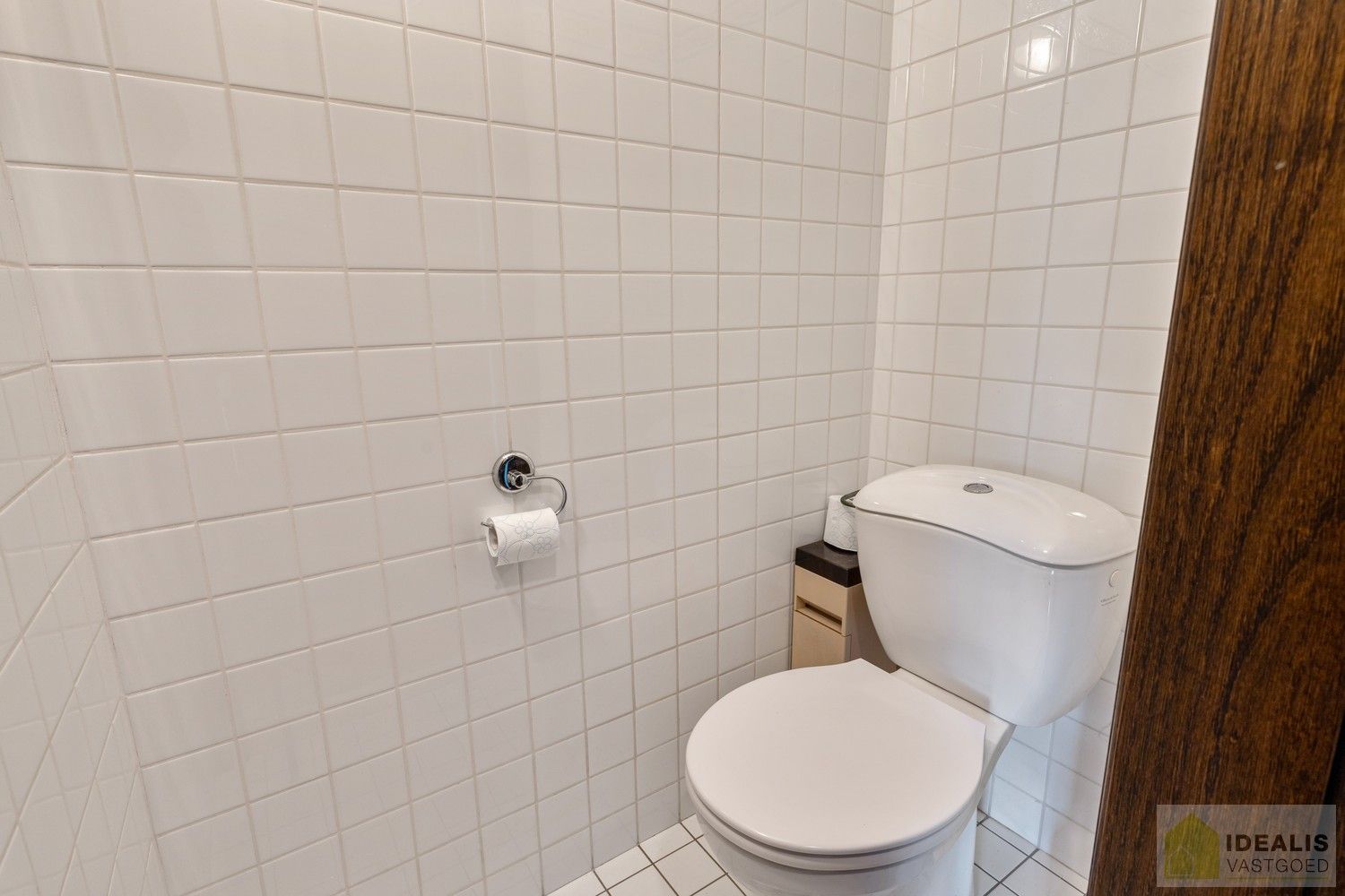 RUIME, INSTAPKLARE EN ENERGETISCH AANGEPASTE WONING VOORZIEN VAN 15 ZONNEPANELEN EN ZONNEBOILER. RIANTE WOONKAMER, KNAPPE KEUKEN, APART BUREEL, APARTE HOBBYRUIMTE, FIJNE WASPLAATS, 4 SLAAPKAMERS, 2 BADKAMERS EN INPANDIGE GARAGE! foto 46