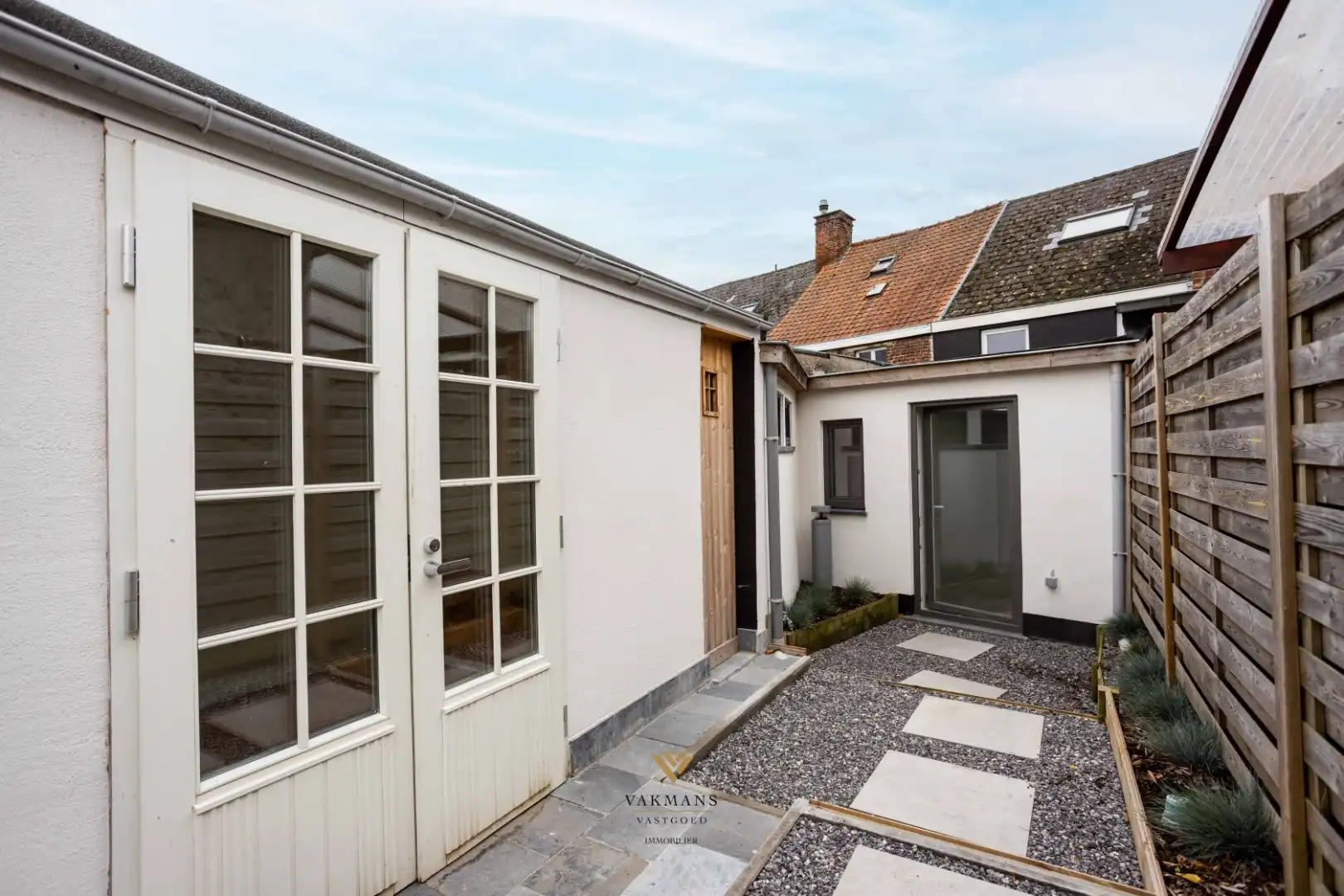 Prachtige gerenoveerde woning met 3 slaapkamers en tuin foto 43