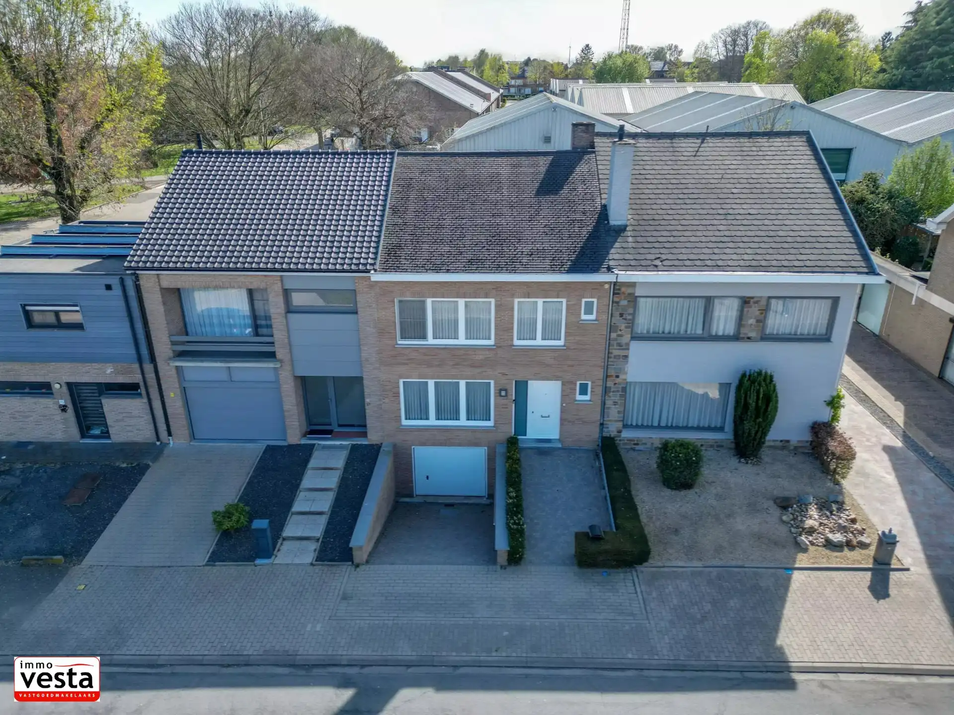 Ruime gezinswoning met 4 slaapkamers foto 3