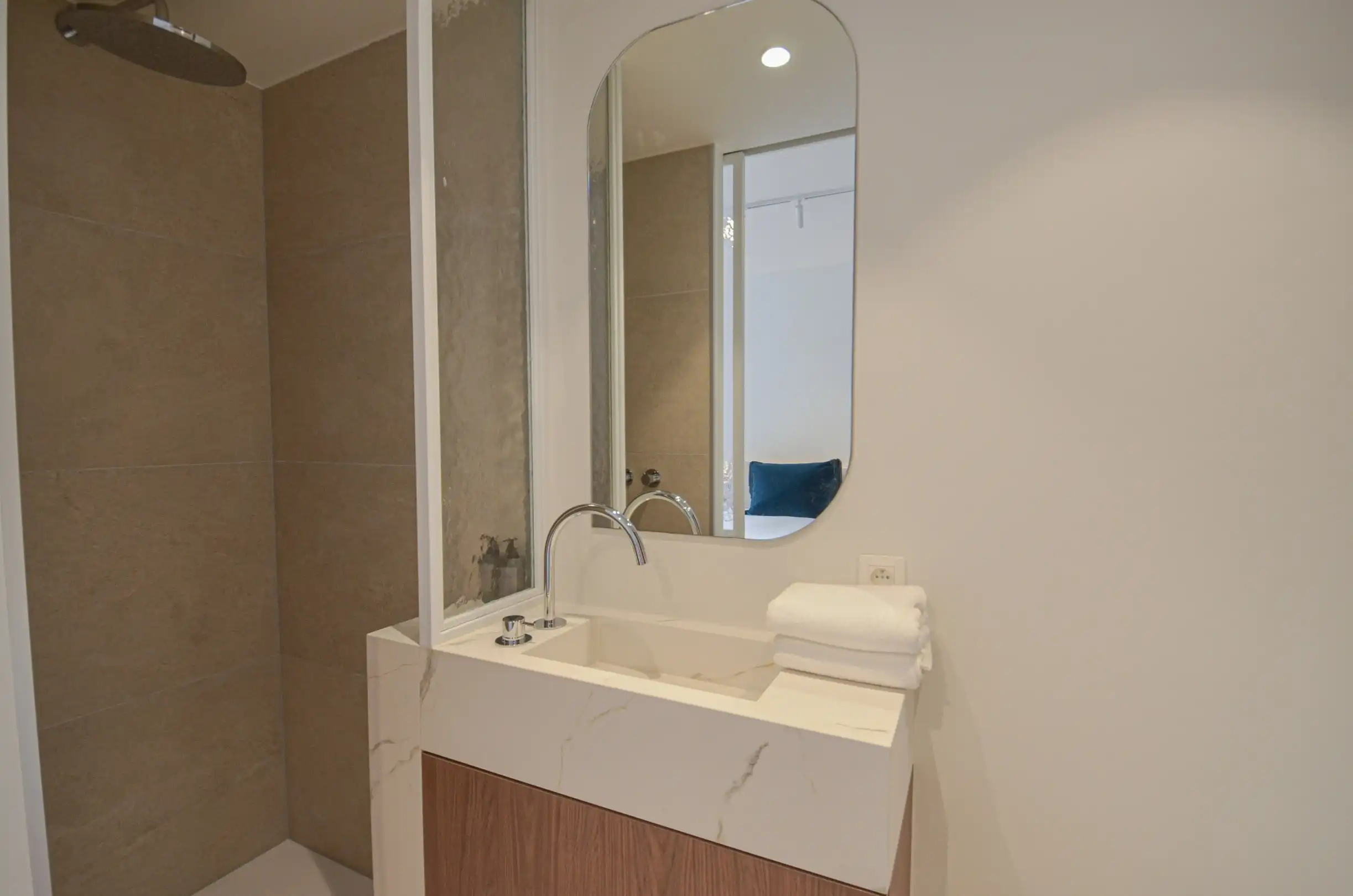 Subliem gerenoveerd appartement met frontaal zeezicht en een tijdloze, uiterst verfijnde afwerking. foto 17