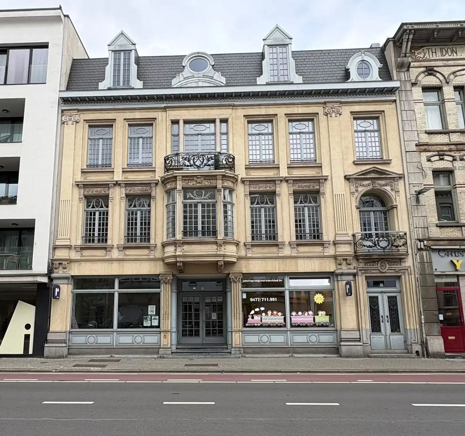 Kantoor 484,66 m²  in mooi statisch gebouw 3de verdieping foto {{pictureIndex}}