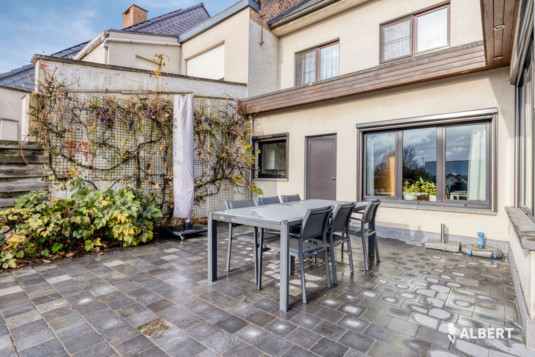 Instapklare woning met 4 slaapkamers en zuigerichte tuin foto 17